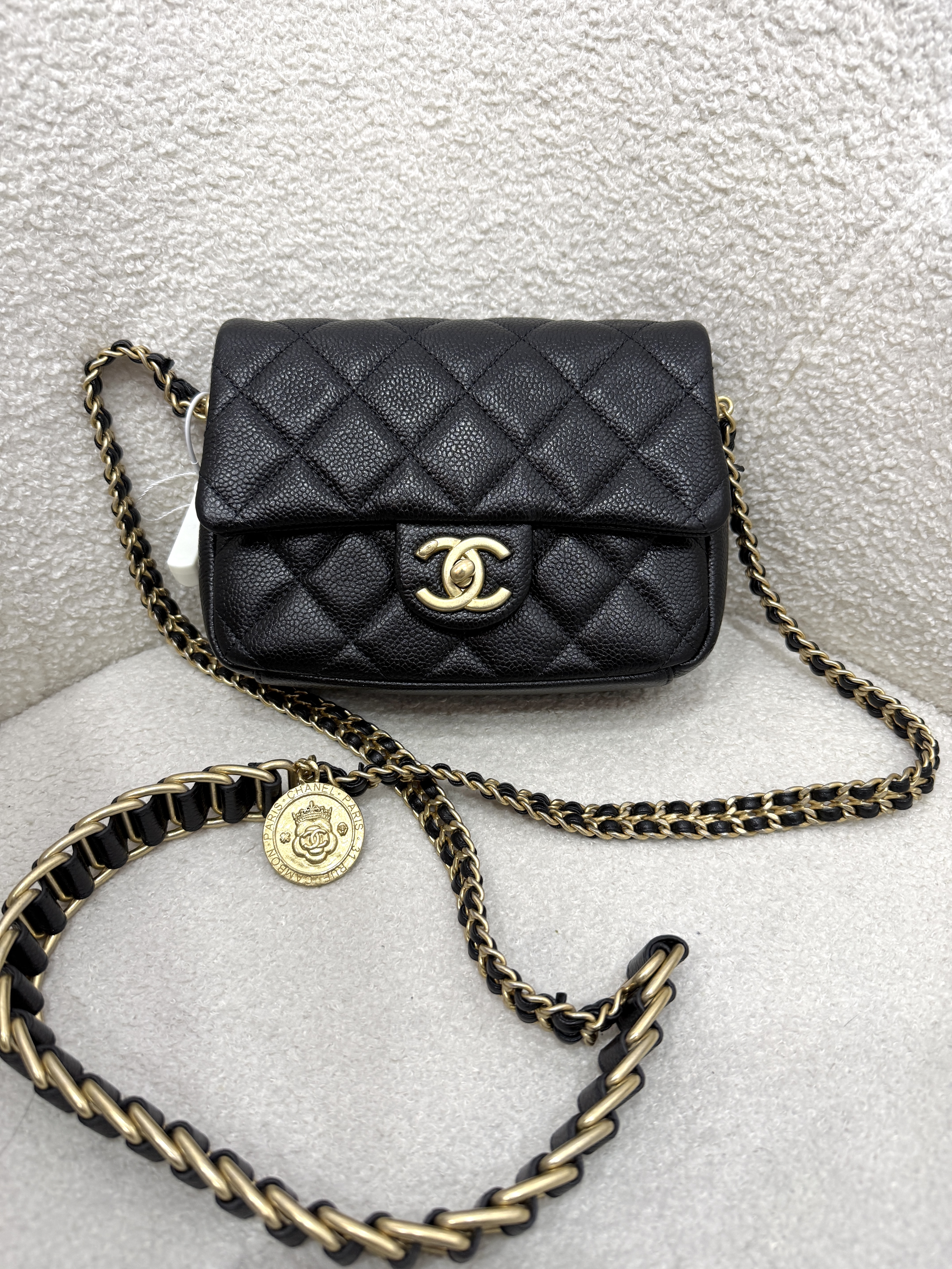 Pre-owned Chanel Coin bag With microchip Product Code: 26032701