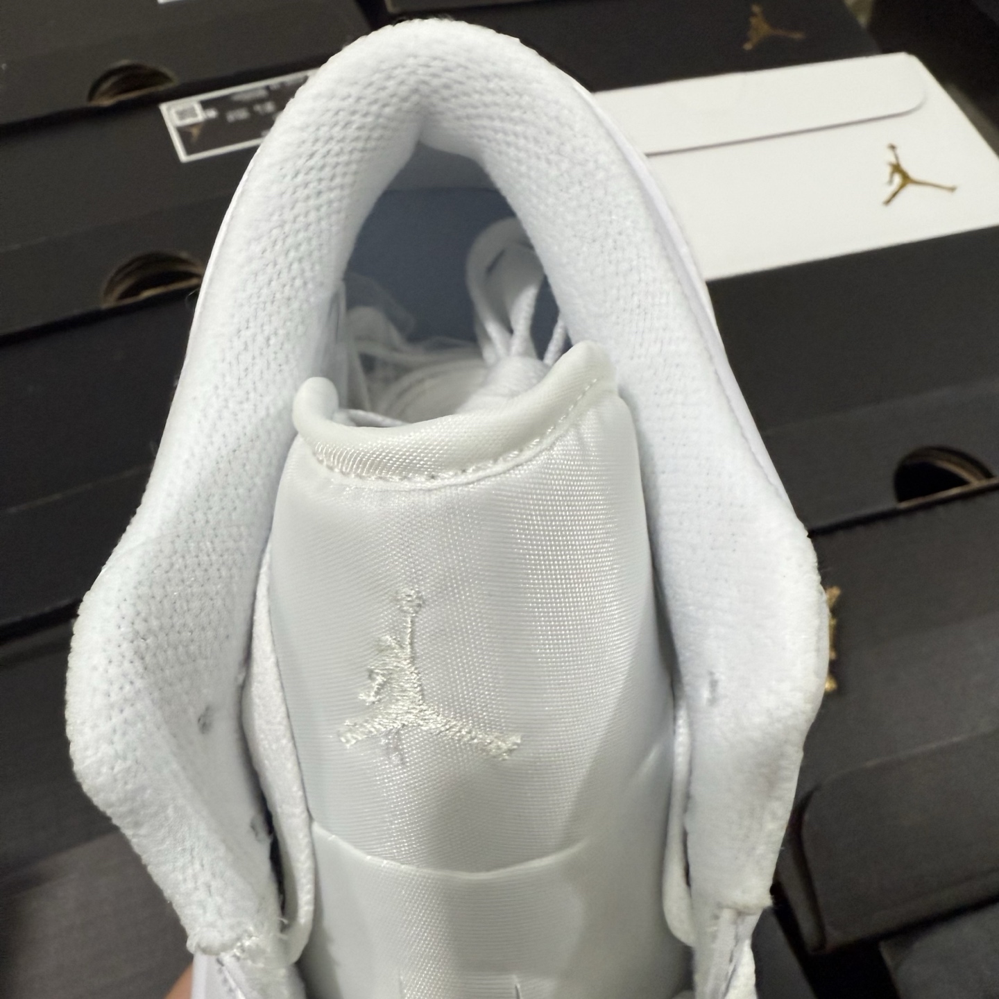 Nike Air Jordan 1 Low "Triple White" 553558-111