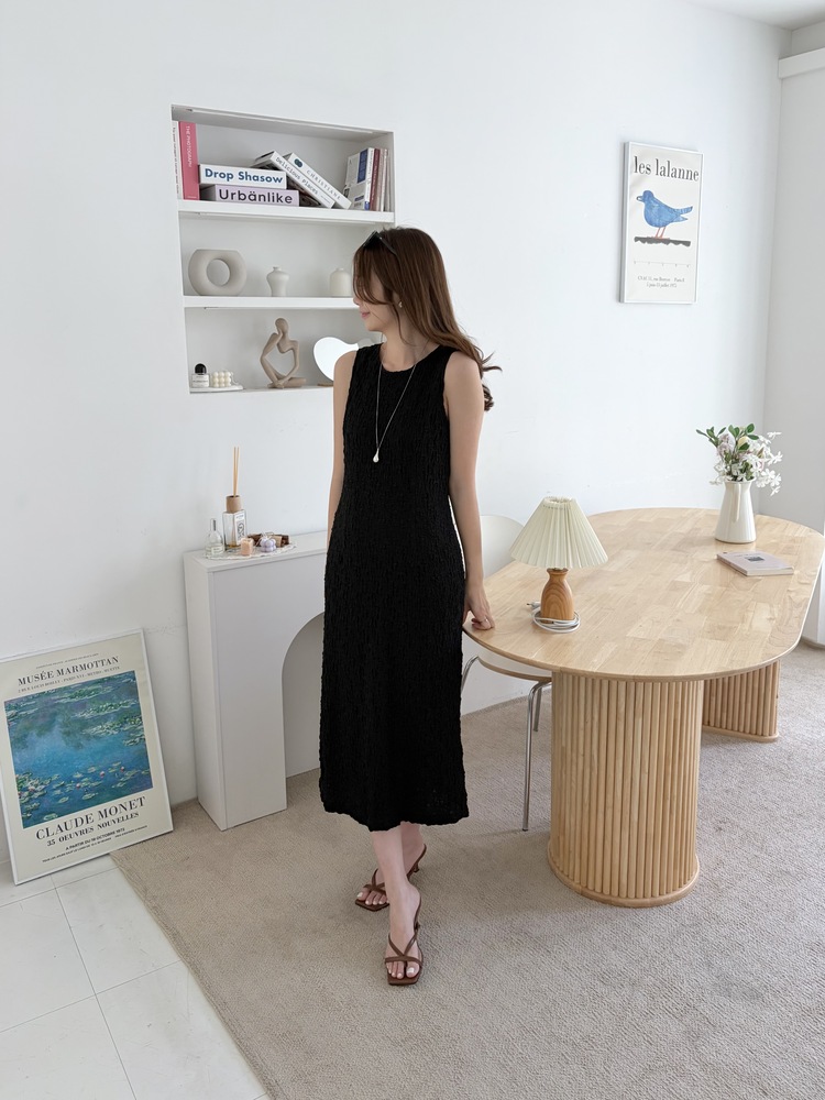 Ruched Slim Dress (Black)