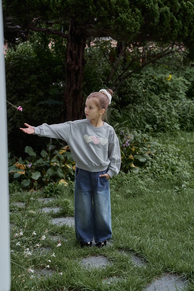 Momoann | Heart Patch Sweatshirt