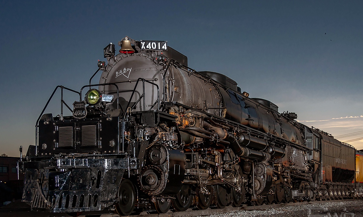 HO Bigboy 動力全編乘 #4014+SD70M #4015 + 雙UP水柜車 DCC Sound and Smoke
