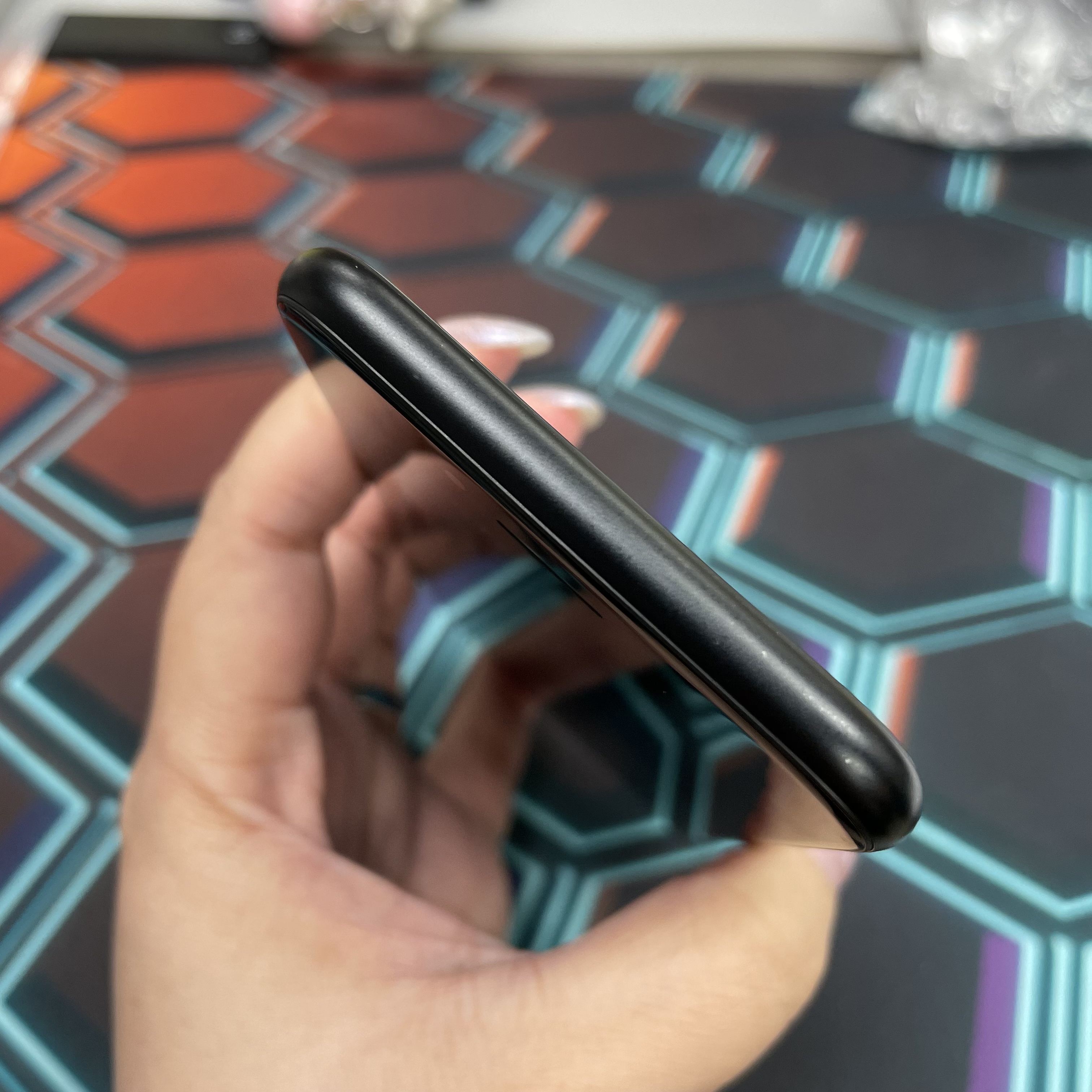 *7063 SE 2 勁靚機 128GB 電76 黑色 black