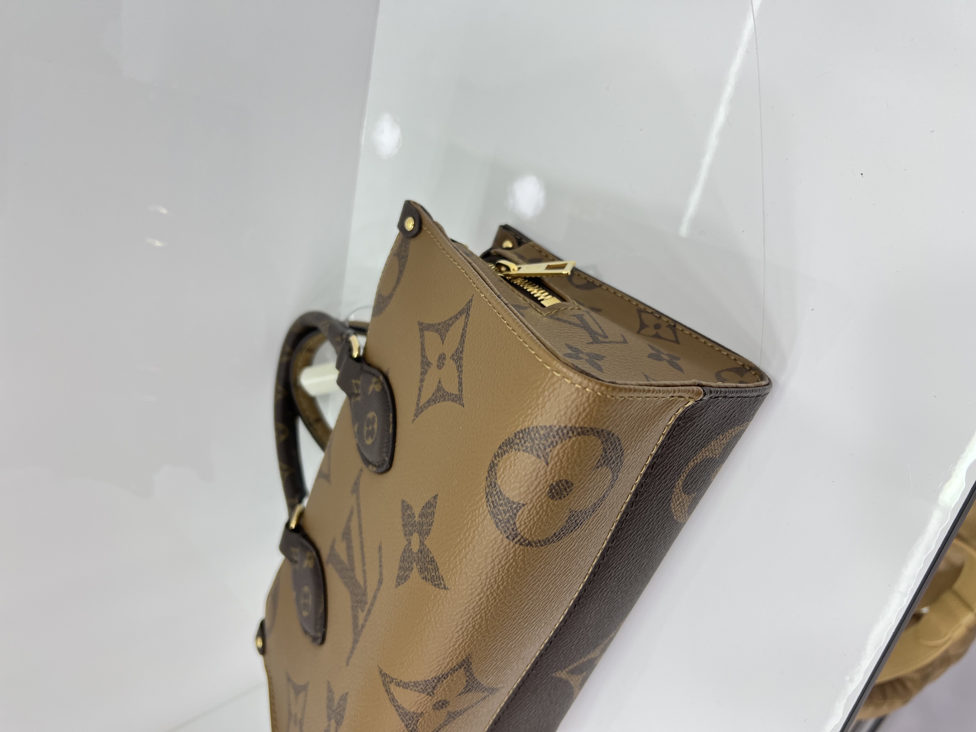 直播貨品 |  [1個-$100 2個-$300］EE30