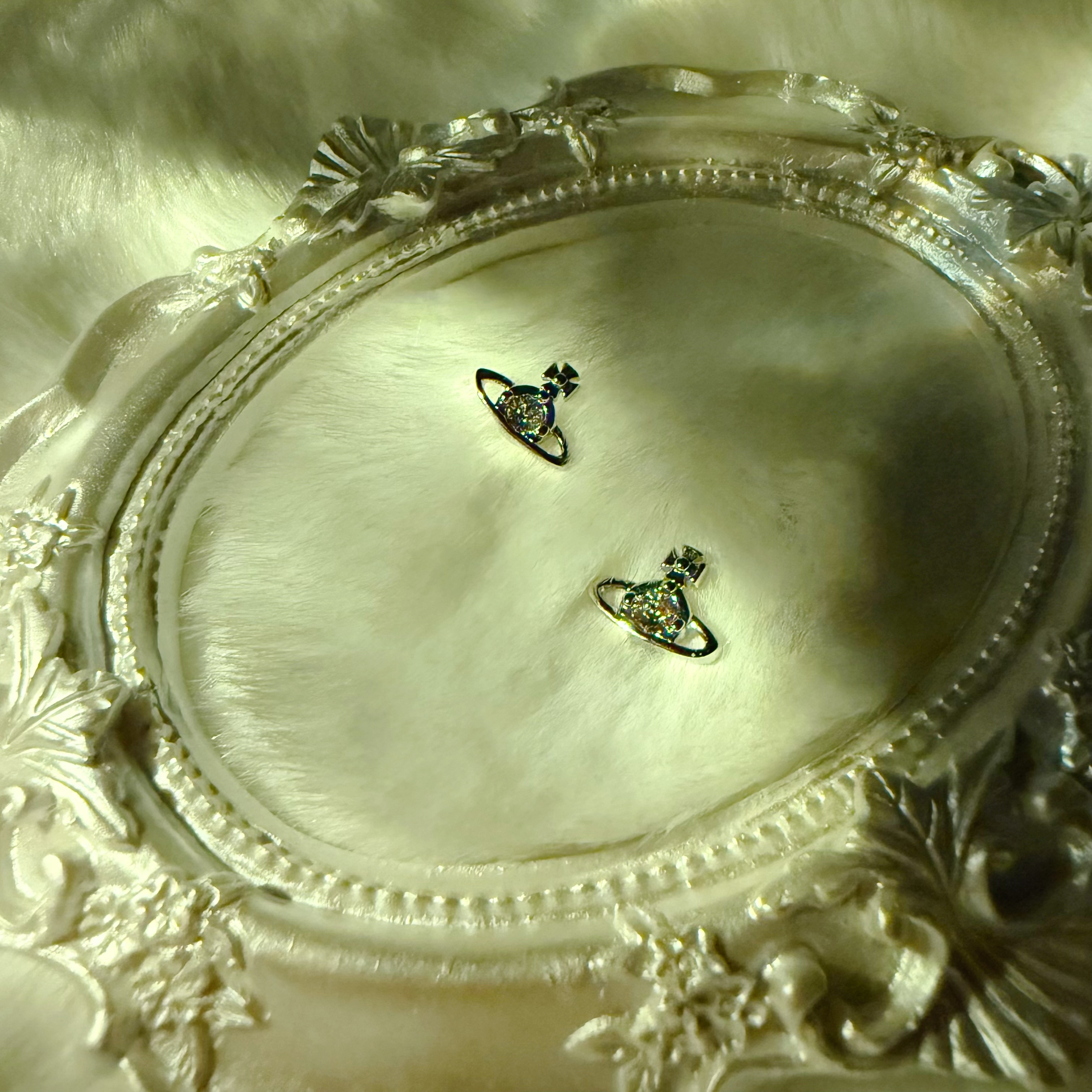 VW nano solitaire earrings S