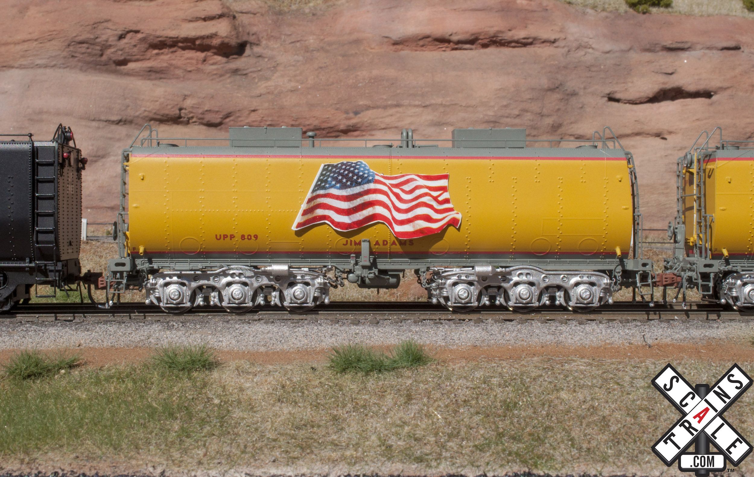 Union Pacific HO Water Tender set w/flag Scaletrains SXT30019