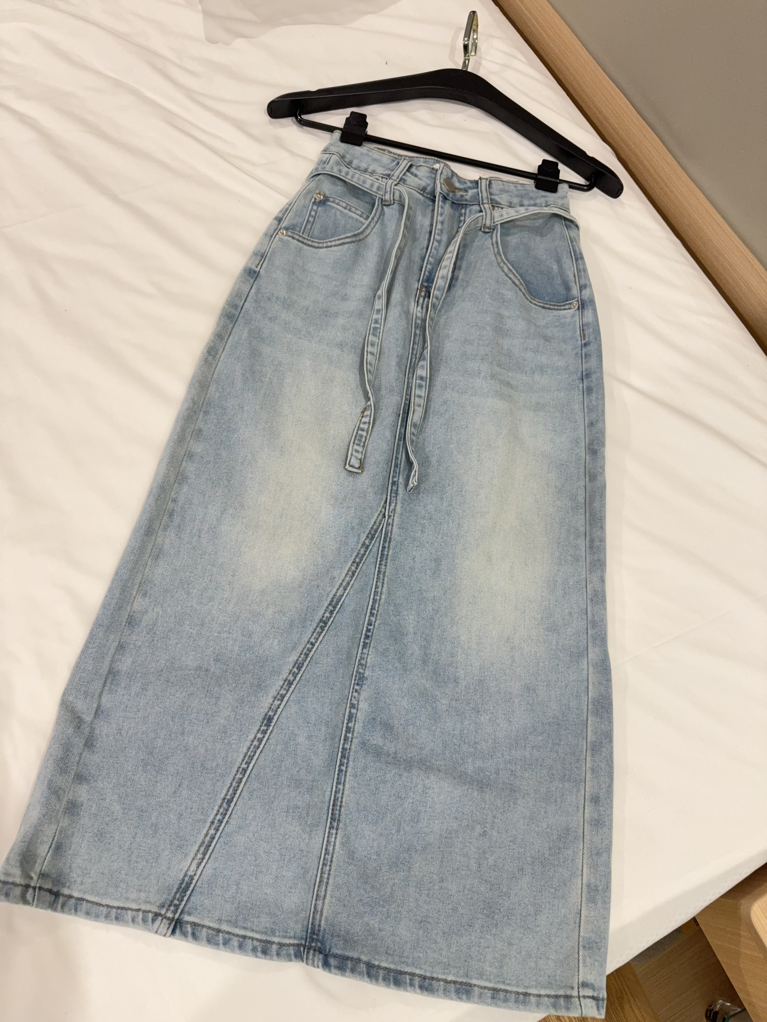 高腰显瘦牛仔直筒半身长裙 R3095