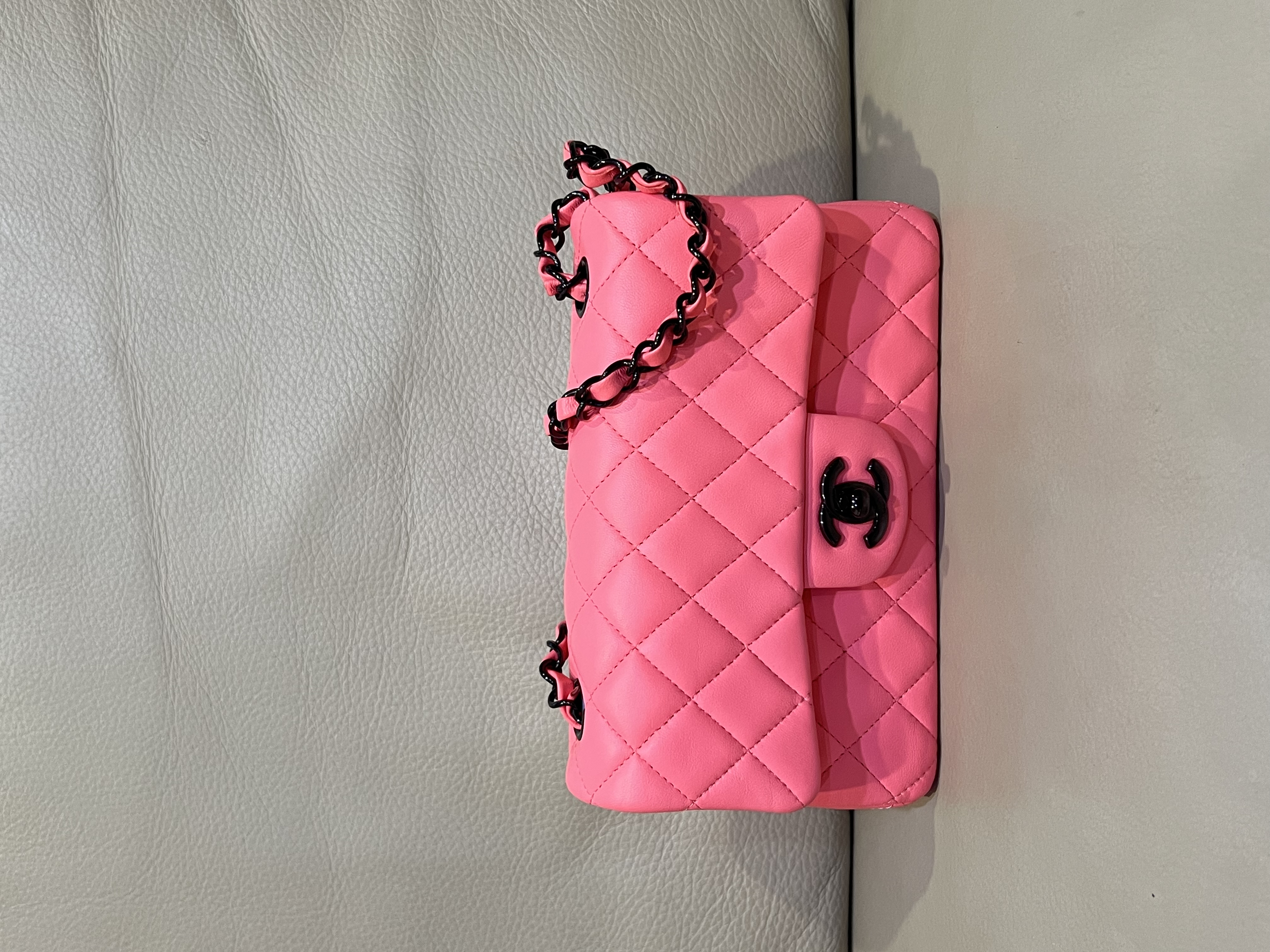 Pre-Owned CHANEL Mini Matelassé / Product Code: 26041659