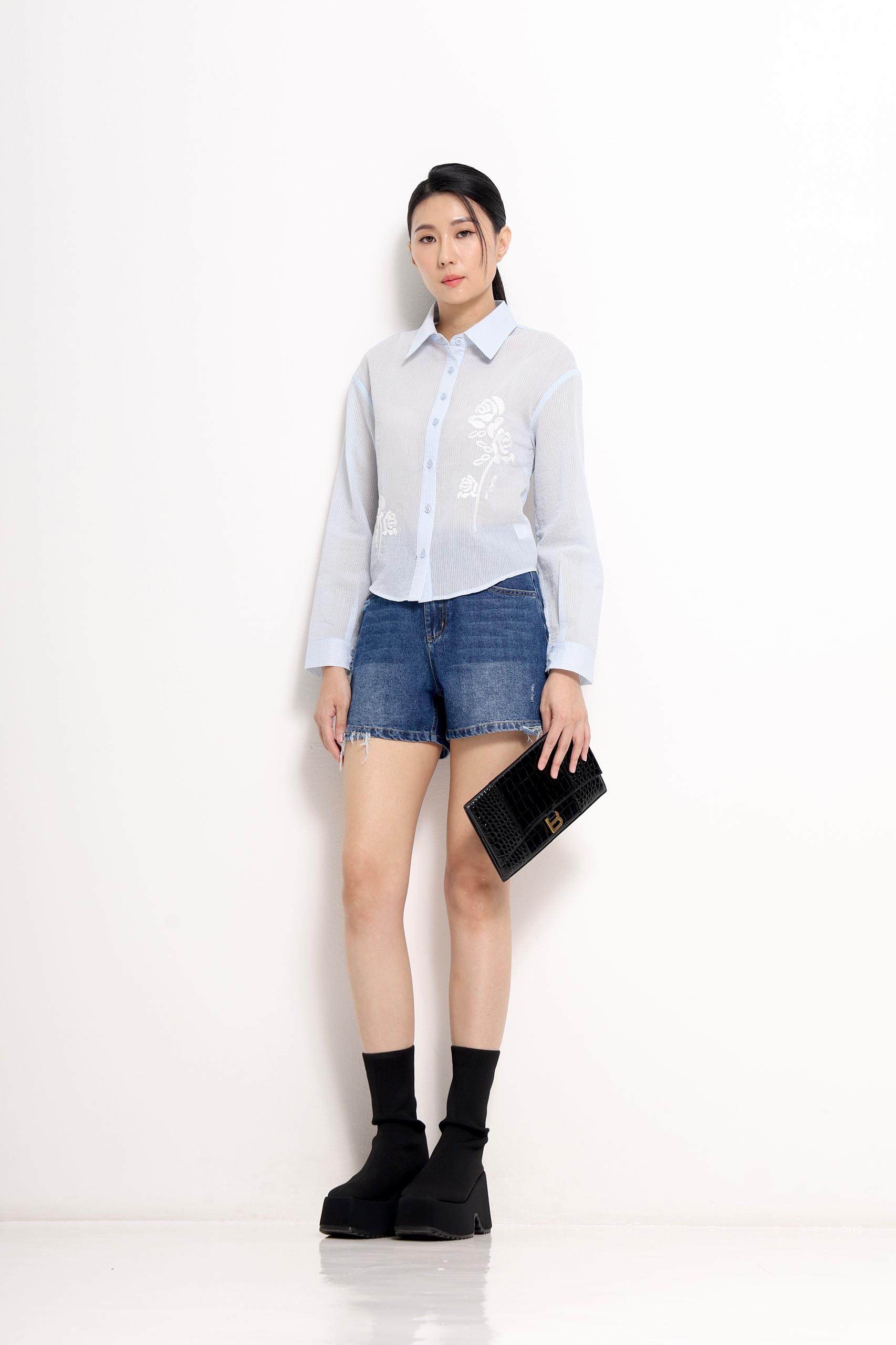 CB2772 COLLAR LONG SLLV WITH EMBD FLOWER BLOUSE