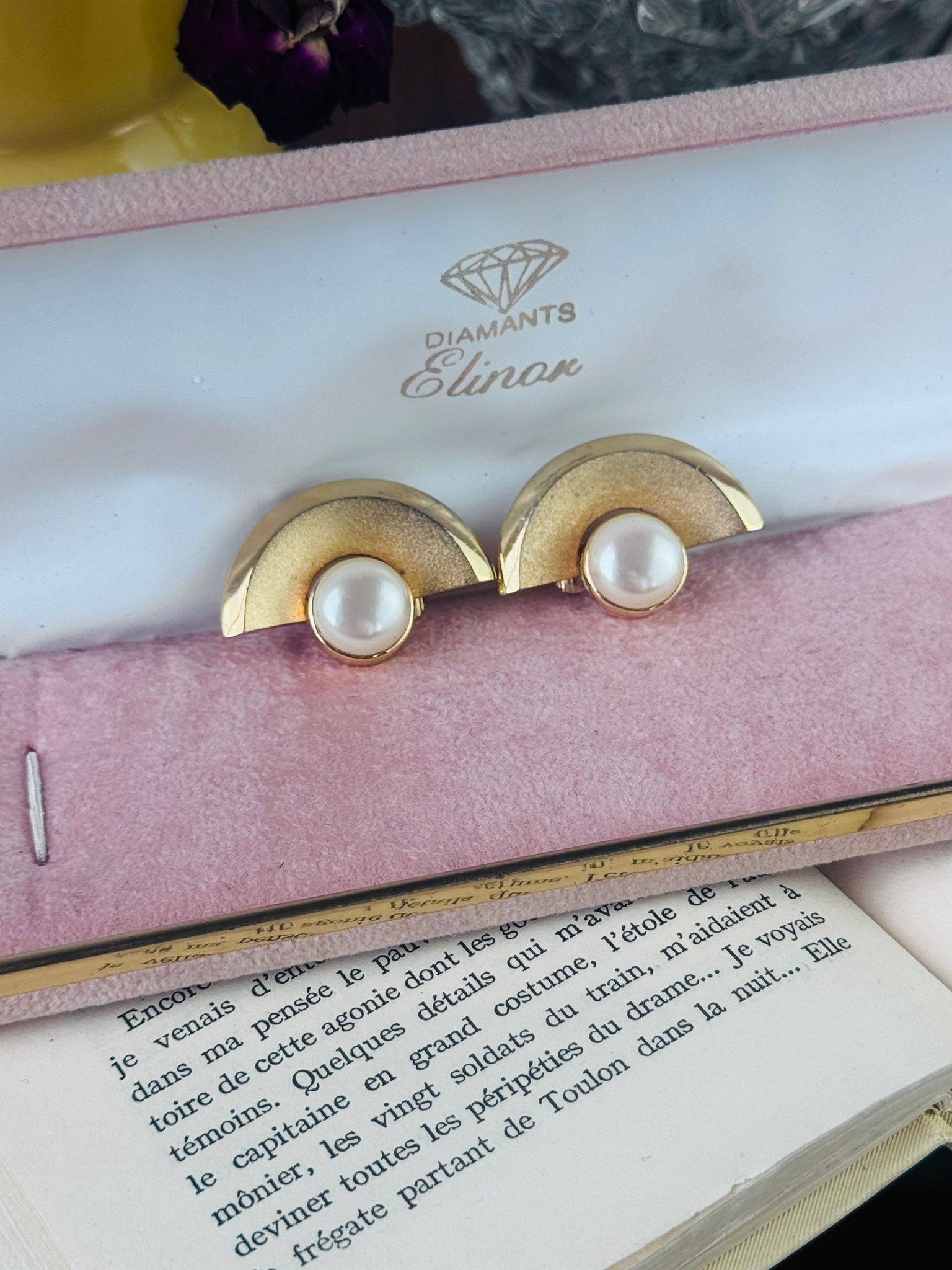 Vintage C.a. 1960-70s "Keyes" Pearl Brush Gold Clip Earrings (MT2589-5)