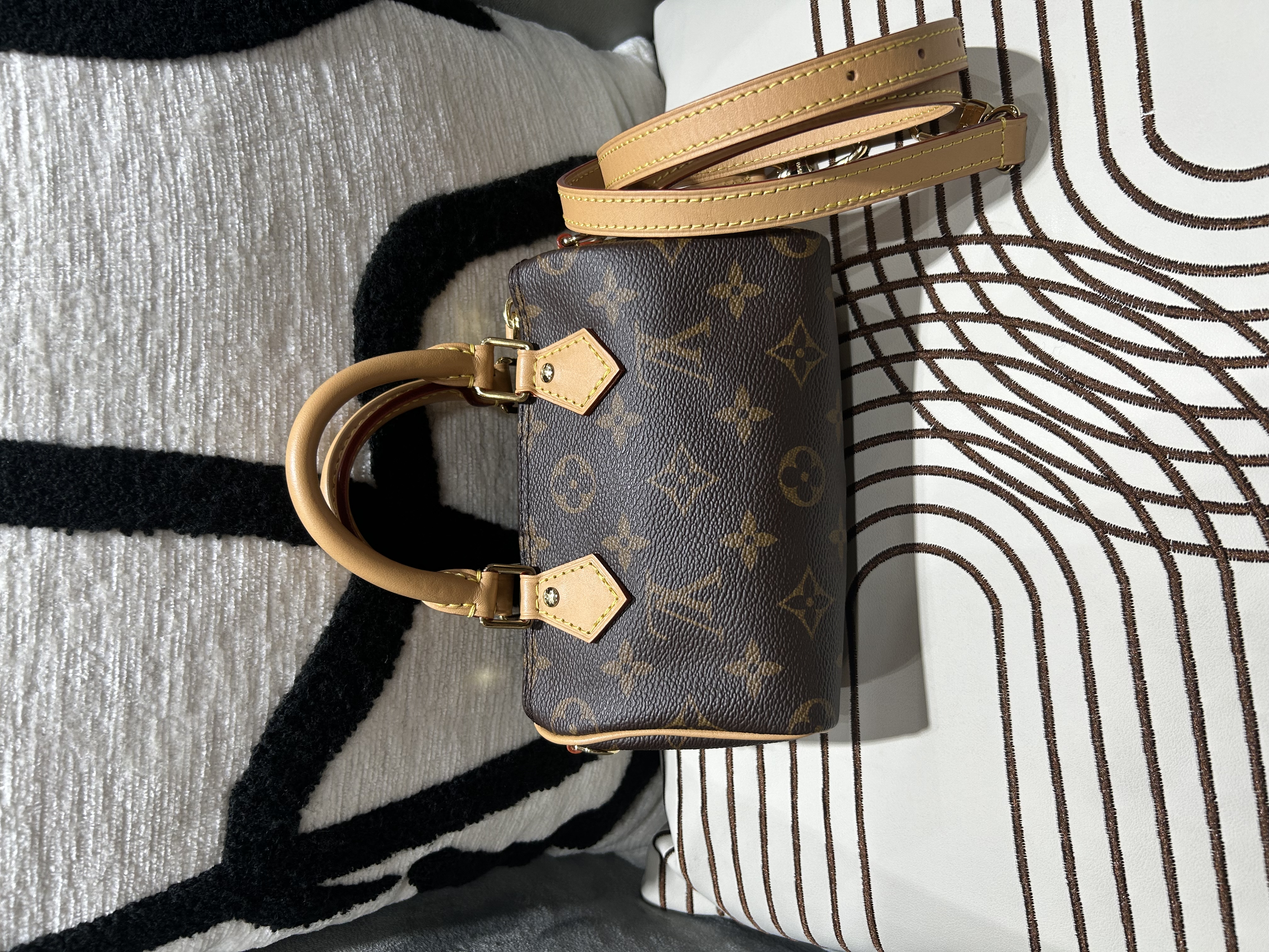 LV Nano Speedy monogram Crossbody Bag 100%Authentic, 98%New ✅Strap ✅Dust bag