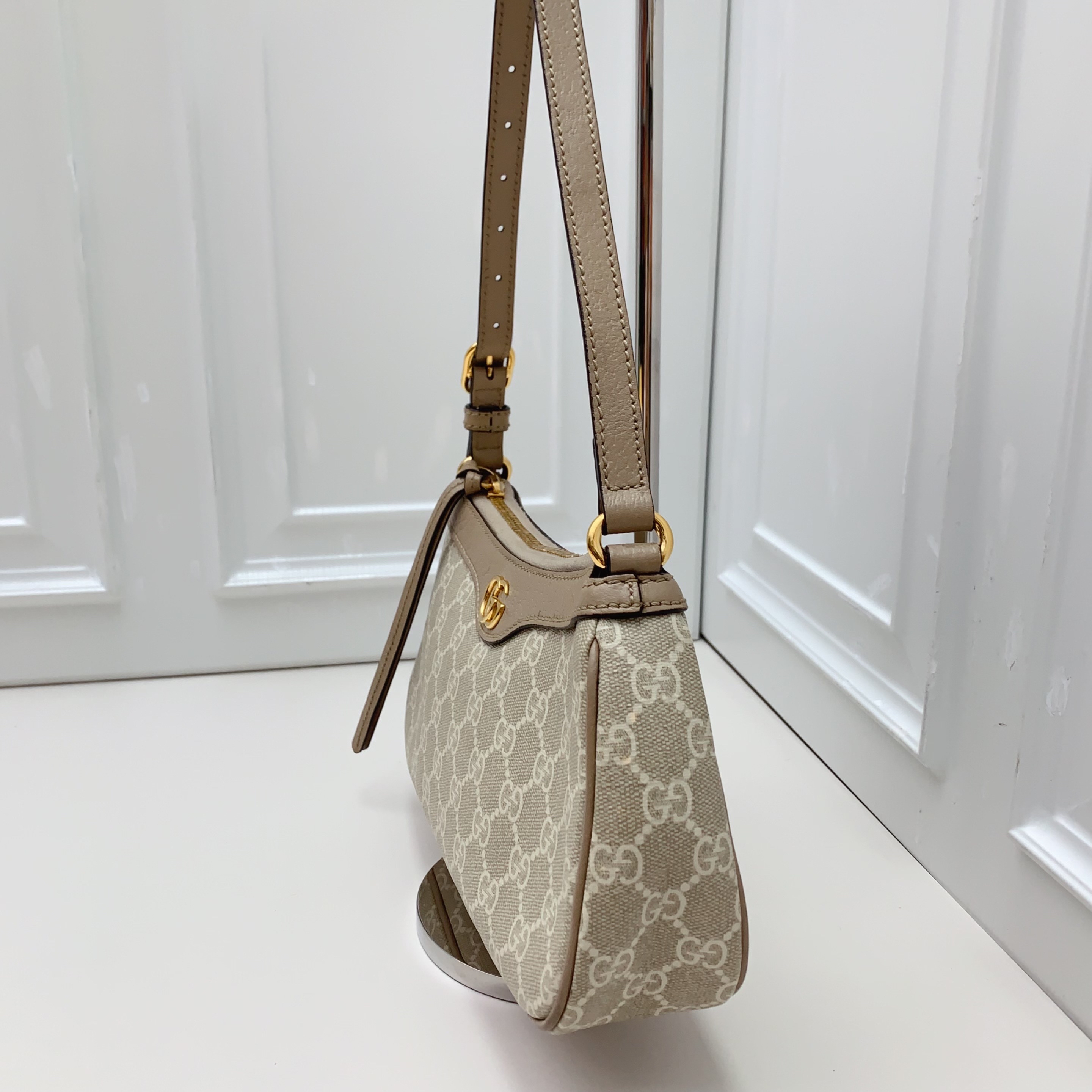 【預訂貨品】GUCCI 米白色 GG老花腋下包
