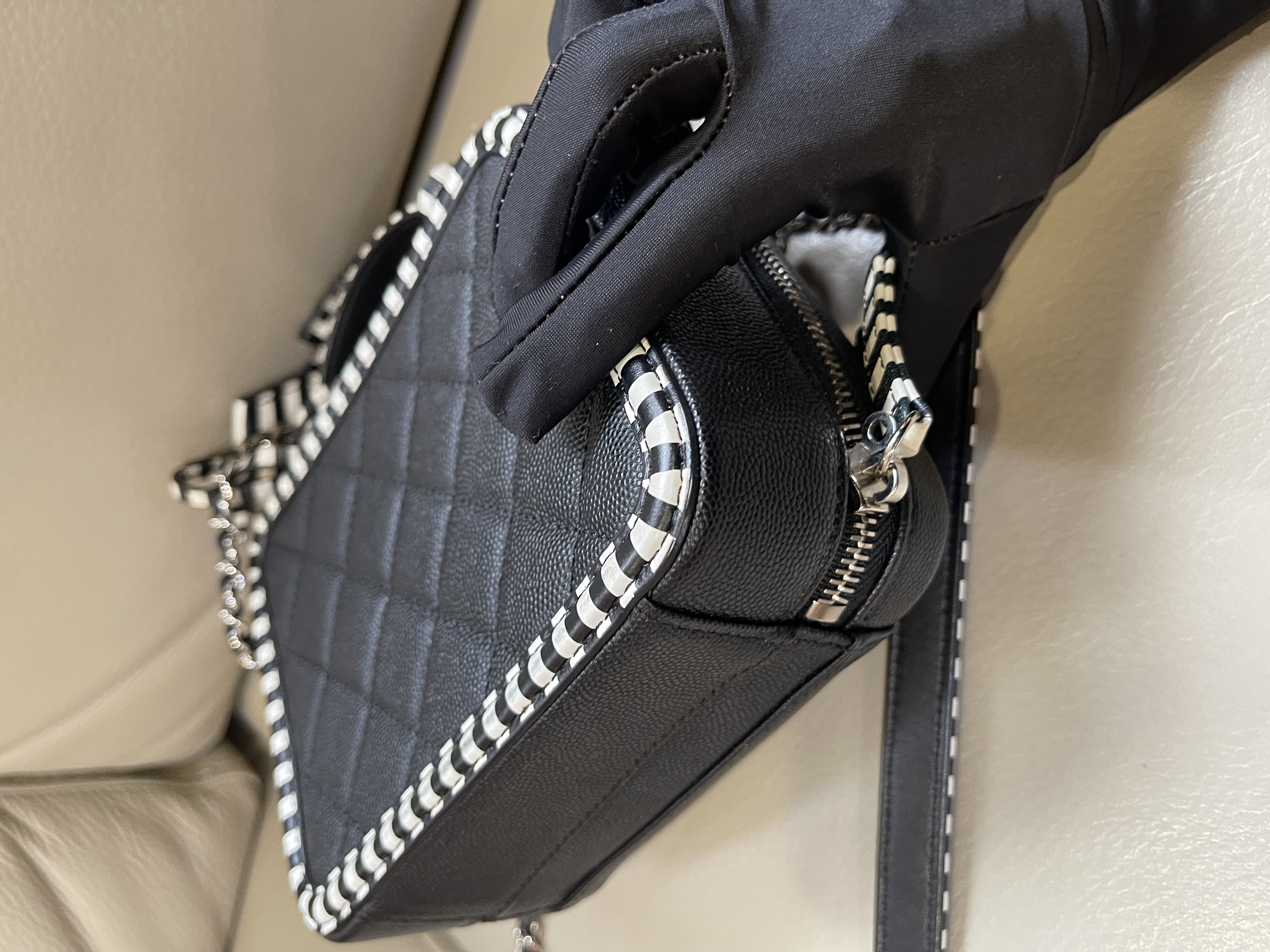 Pre-owned Chanel  Filigree small vanity case