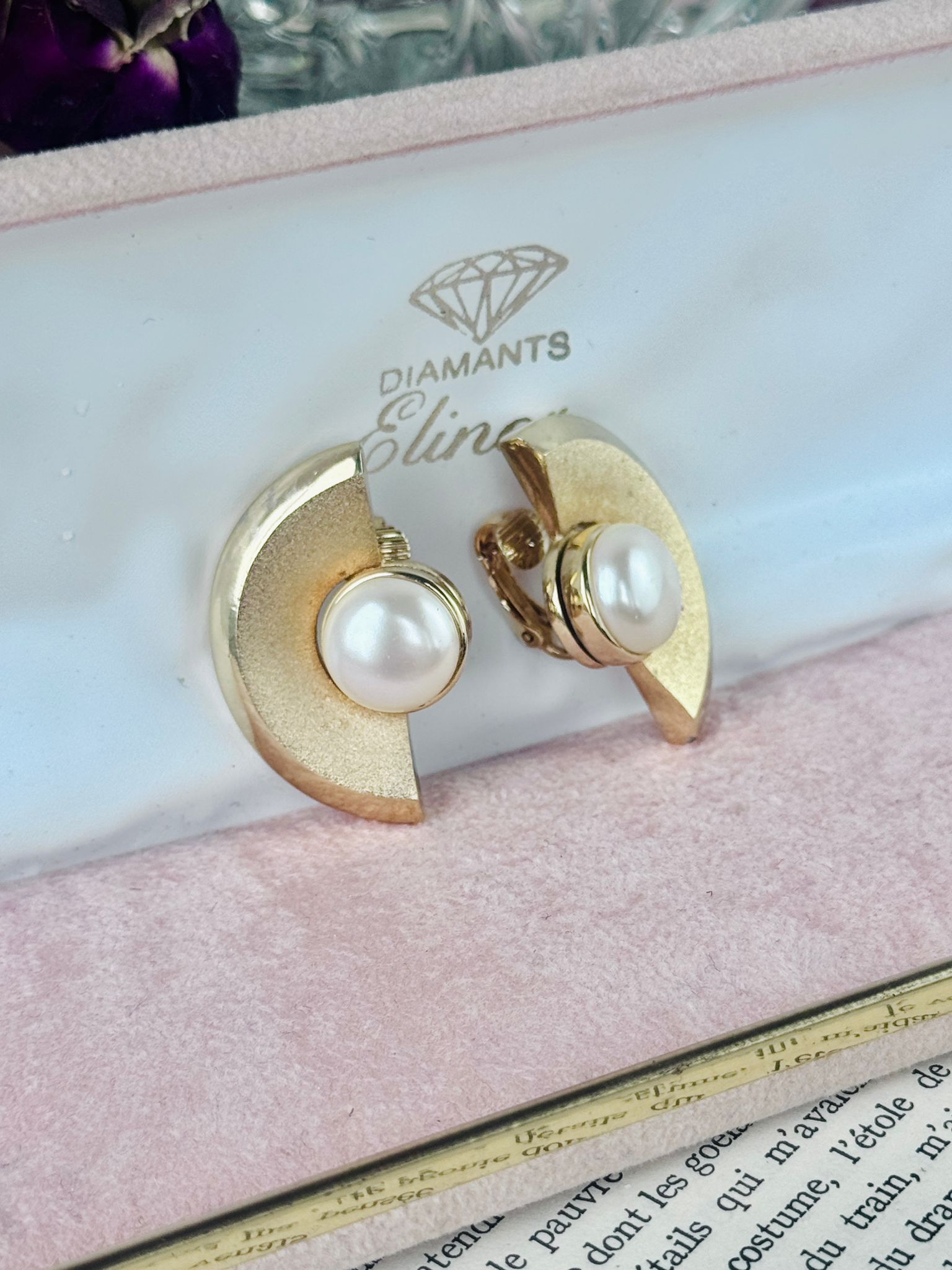 Vintage C.a. 1960-70s "Keyes" Pearl Brush Gold Clip Earrings (MT2589-5)