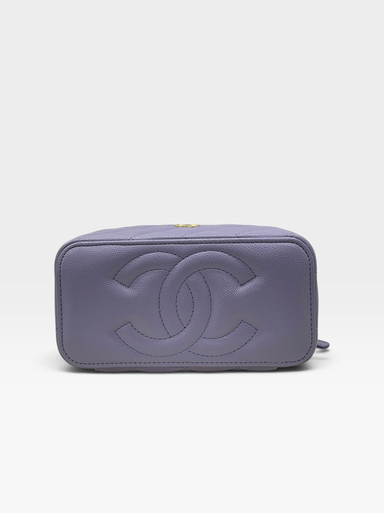 Pre-Owned CHANEL Clutch With Chain / Product Code: 091005
