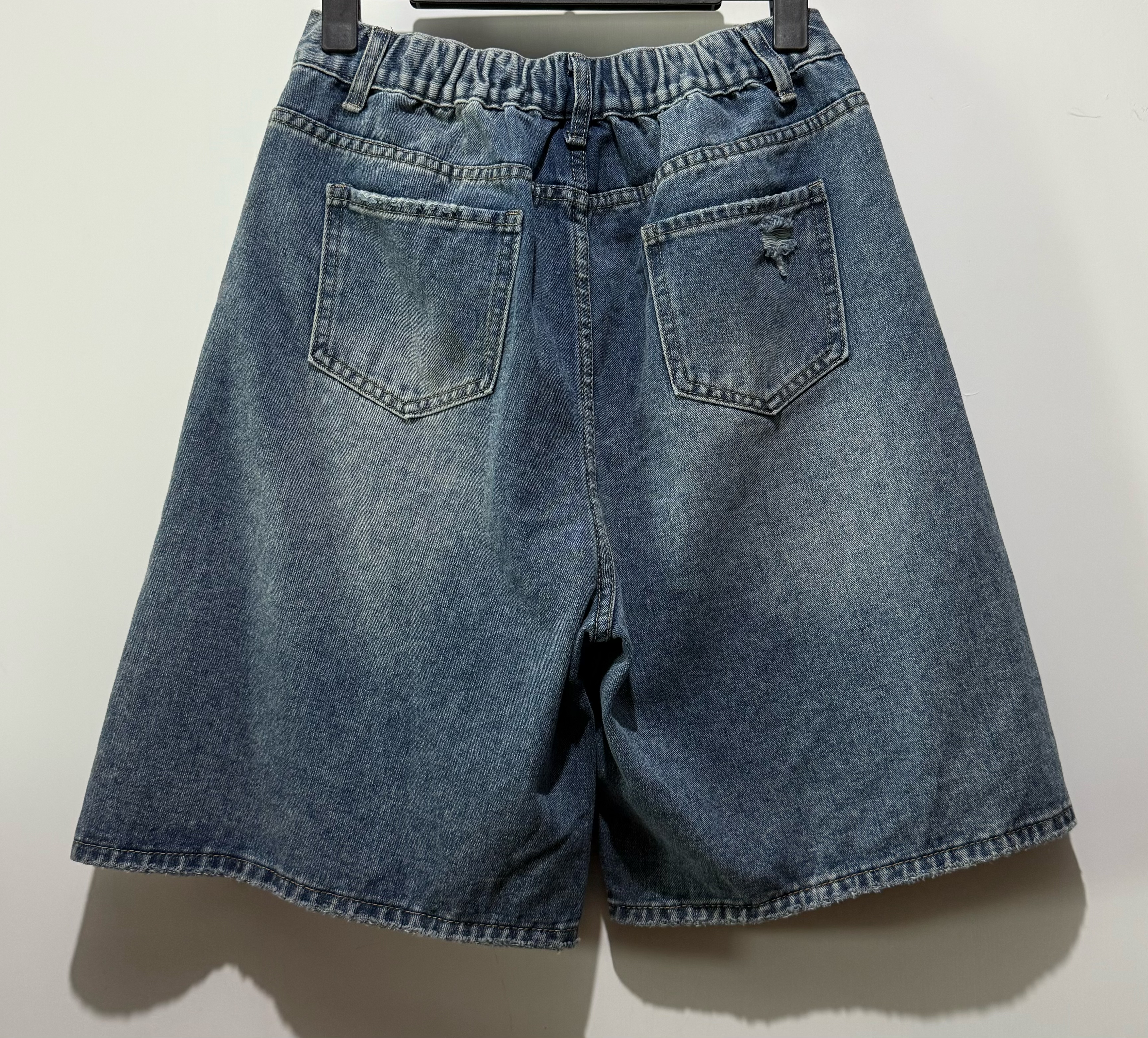 B00566 洗水破洞牛仔短褲💥