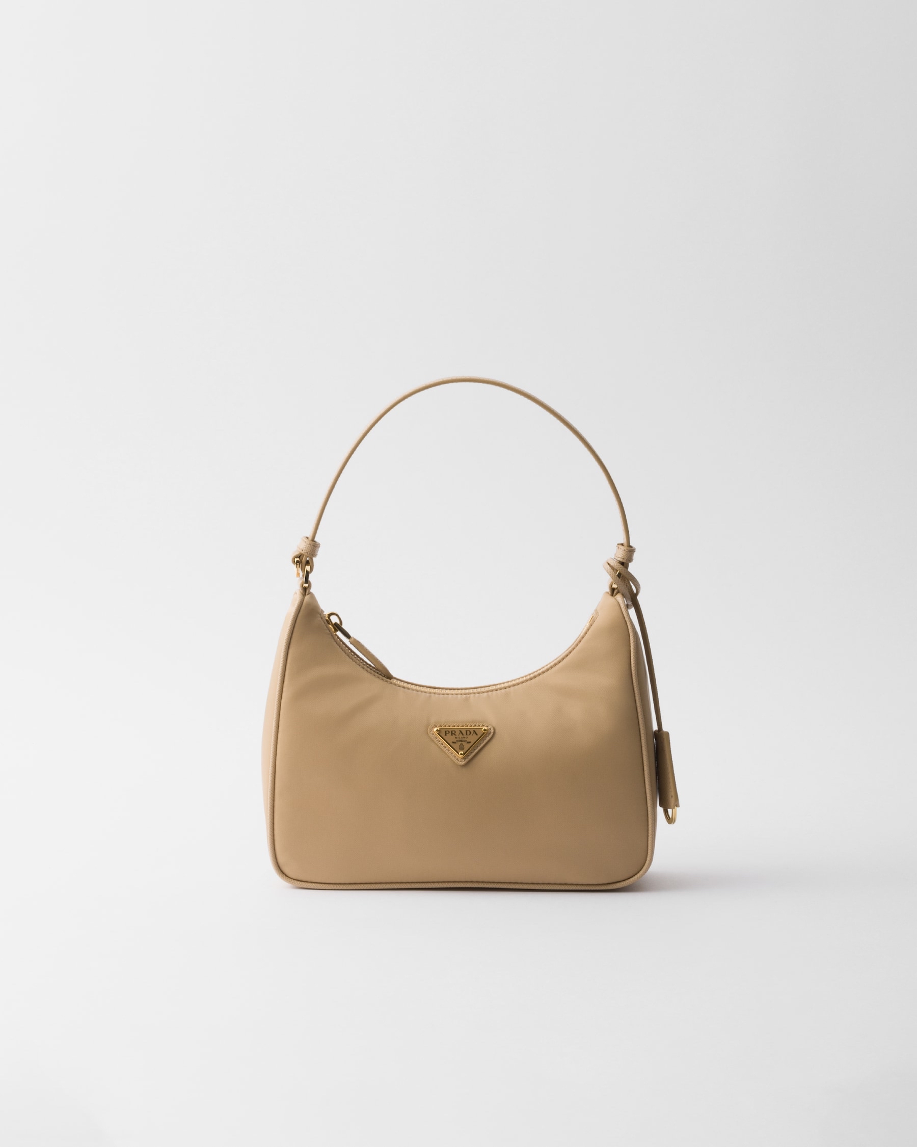限時優惠✨訂貨🍒Prada Re-Edition 2005 Mini Bag Size 18x22x6.5cm(皮質肩帶) Color : Camel
