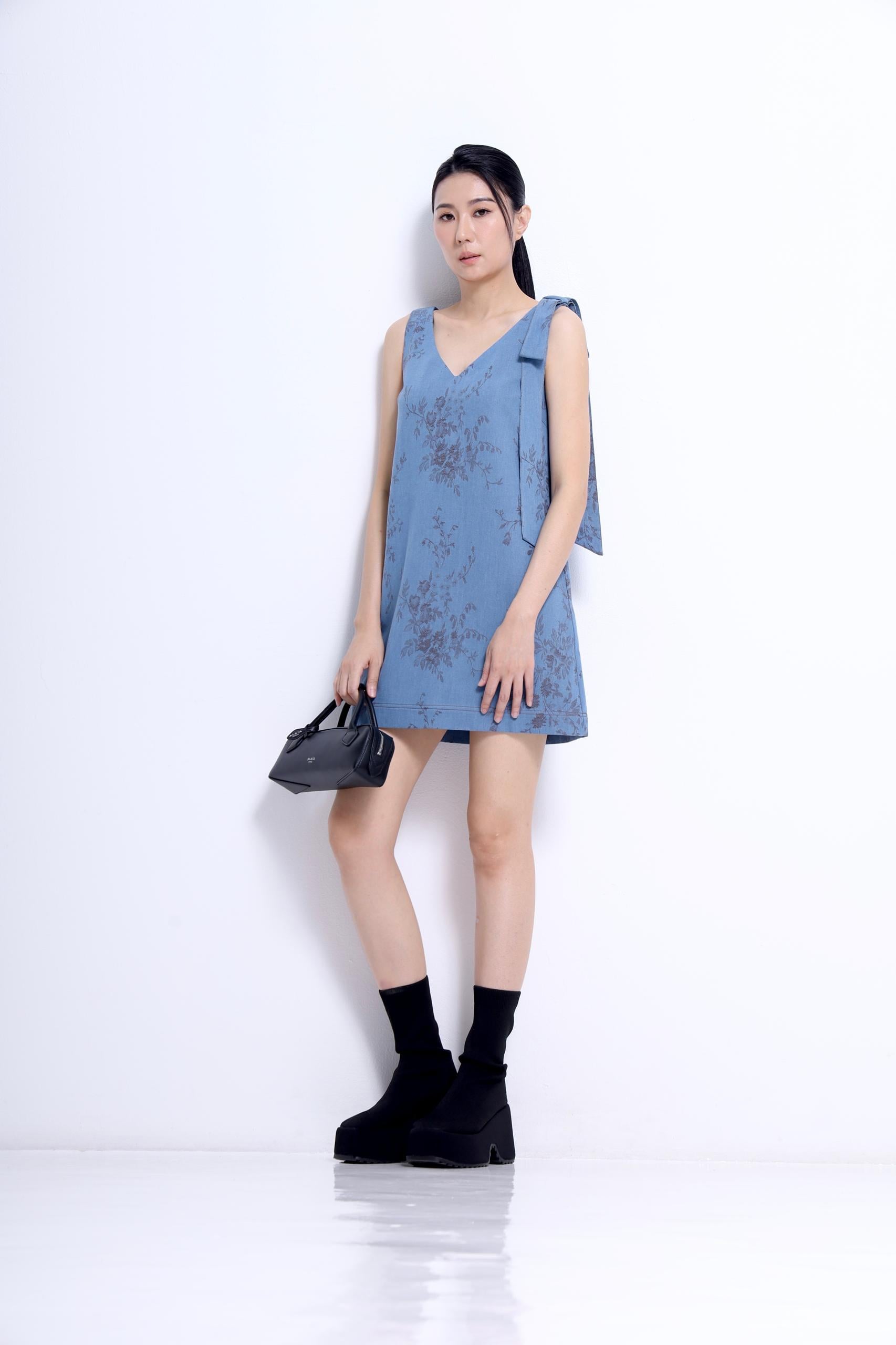 CD2156 SCATTERED FLOWER V-NECK DENIM DRESS