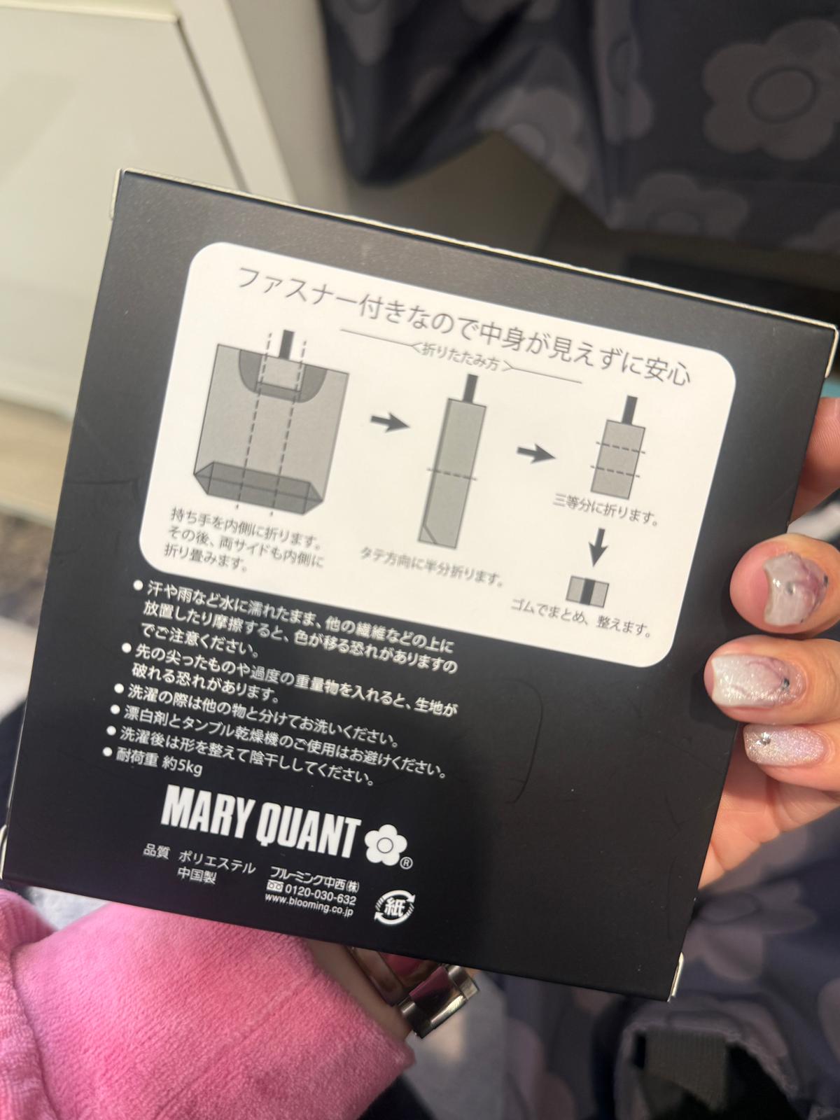 Mary quant 呢個近環保袋幾好！ 大的有拉鍊仲可以上到膊！ Tote bag Should bag (裝到a3 仲可以摺埋