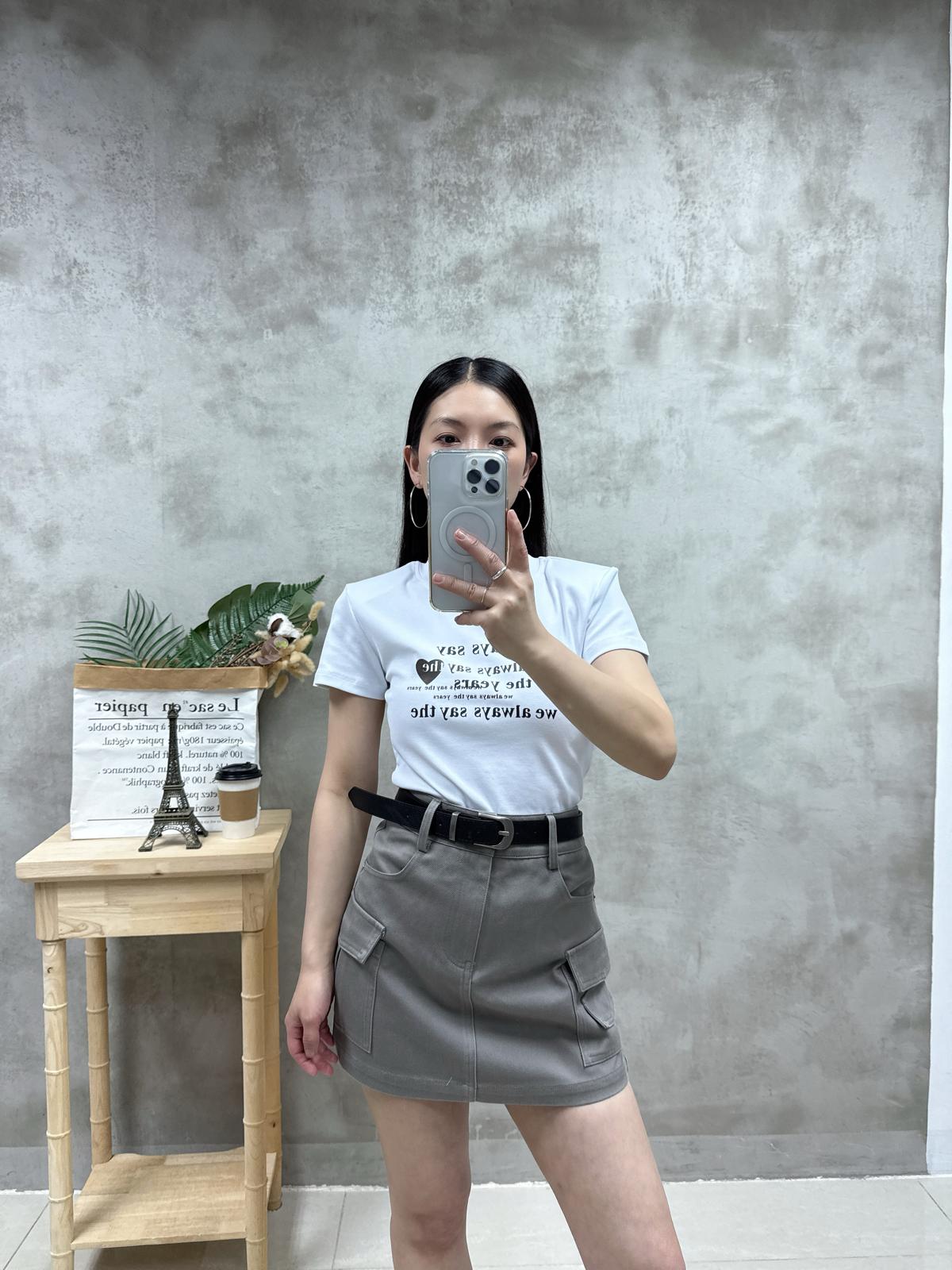 D13 細英文字短Tee