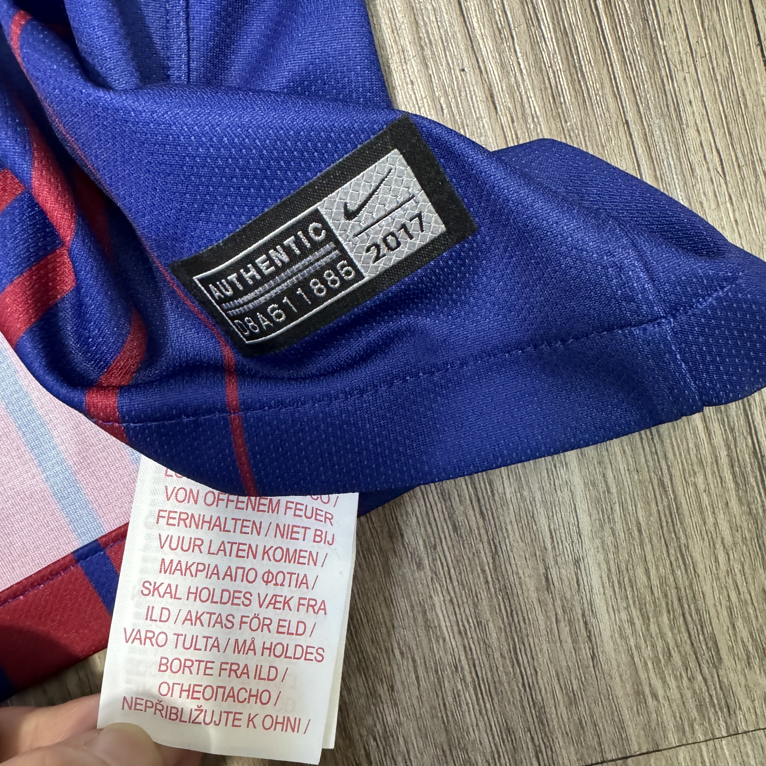 (Youth size)Barcelona 17/18 home shirt #11 Neymar JR (Bnwt)