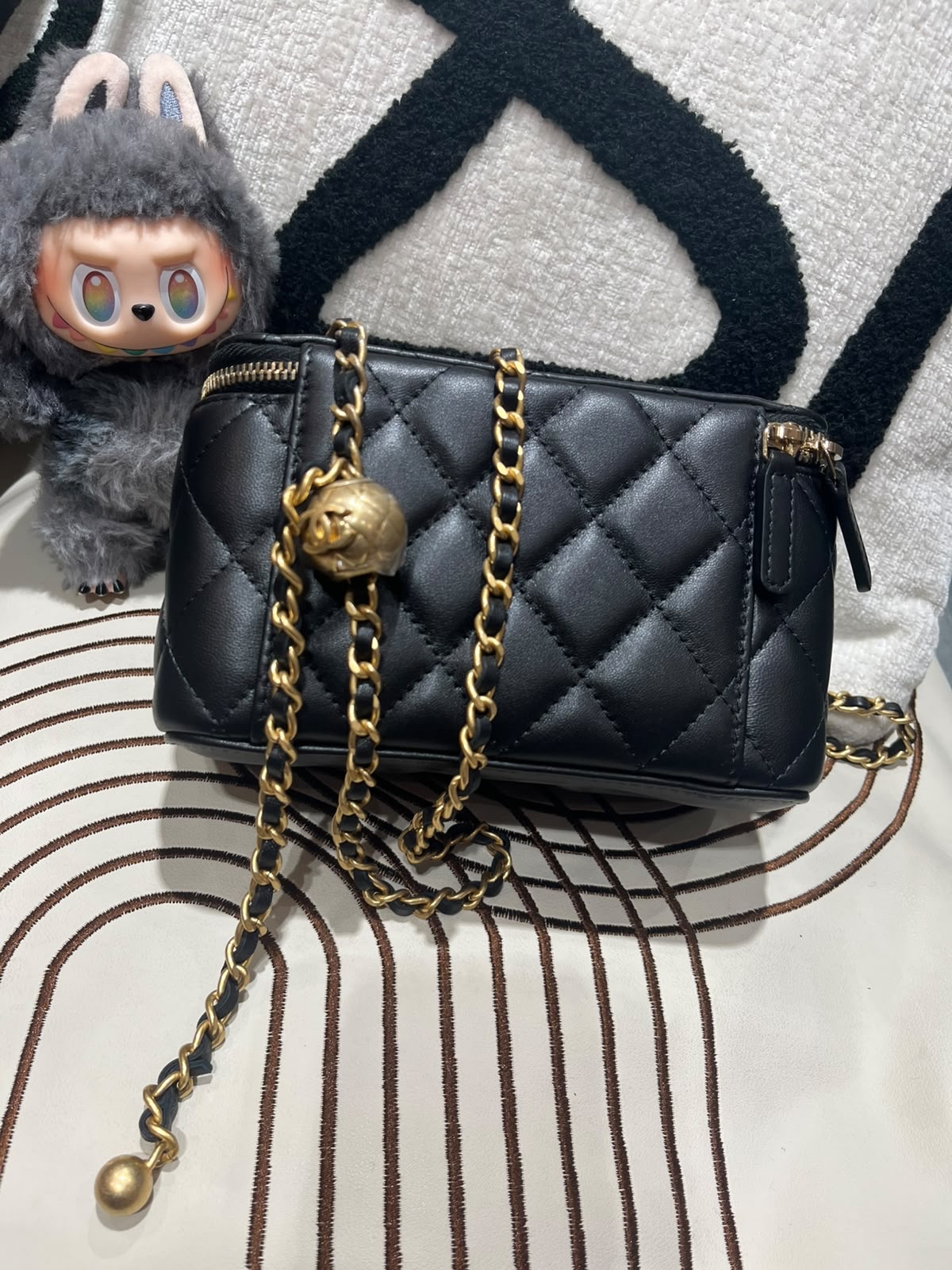 未使用品 Chanel Vanity With Pearl Crush 金球長盒子100%Authentic, Unused全新未使用品✅晶片✅Dust bag✅Box