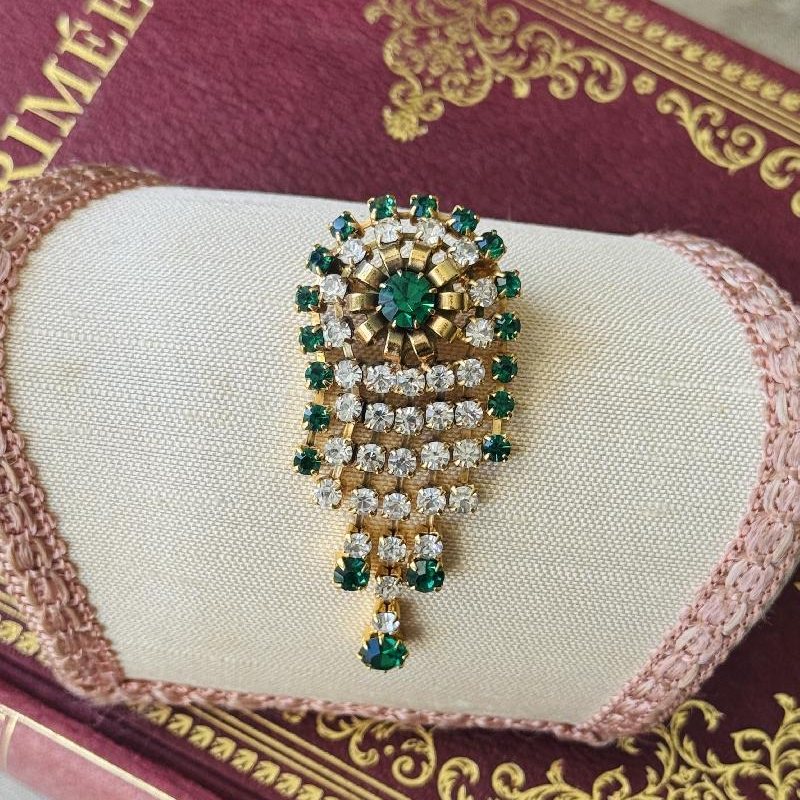 Vintage c.a. 1960s Czechoslovakian Emerald and Clear Rhinestone Tassel Brooch (NZ103)