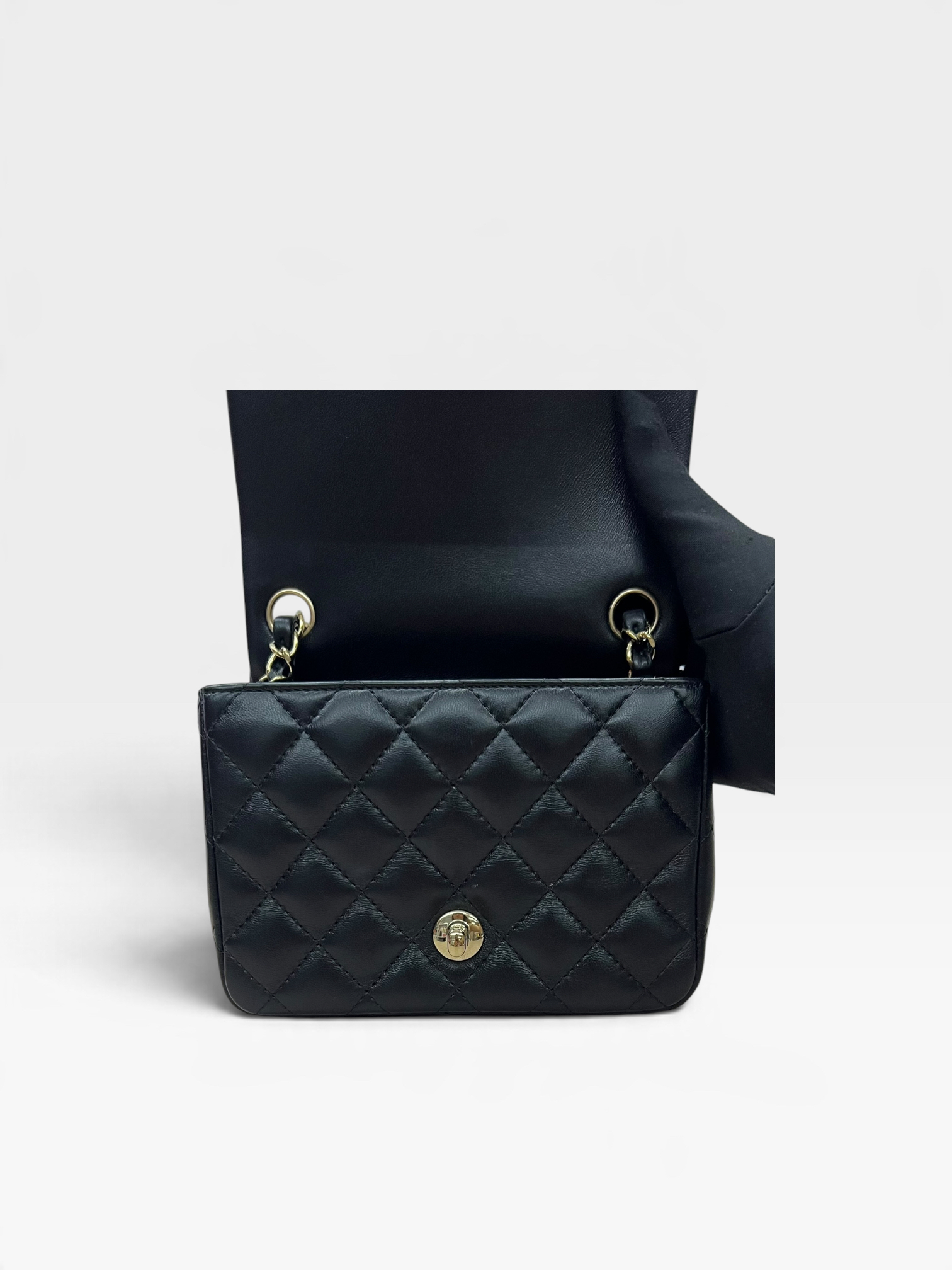 Pre-Owned Chanel Mini Classic Flap/ Product Code: 