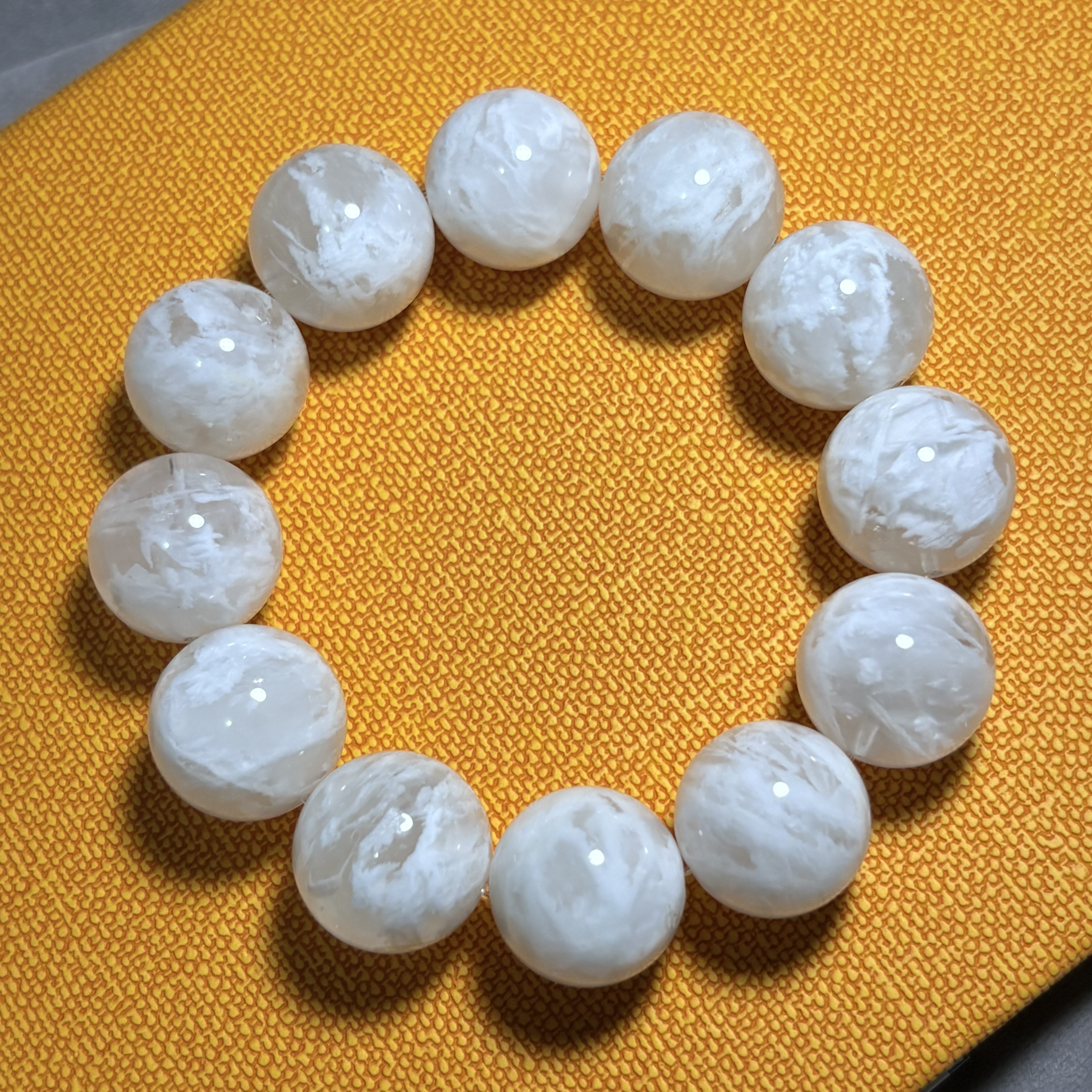 雪花緍紗白幽靈手串 No.4565丨規格：19.5mm珠17cm手圍