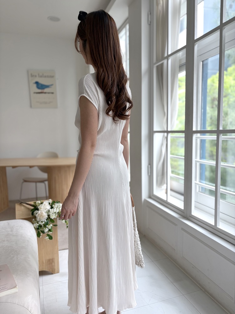 Elea Ribbed Flowy Dress (Ivory)