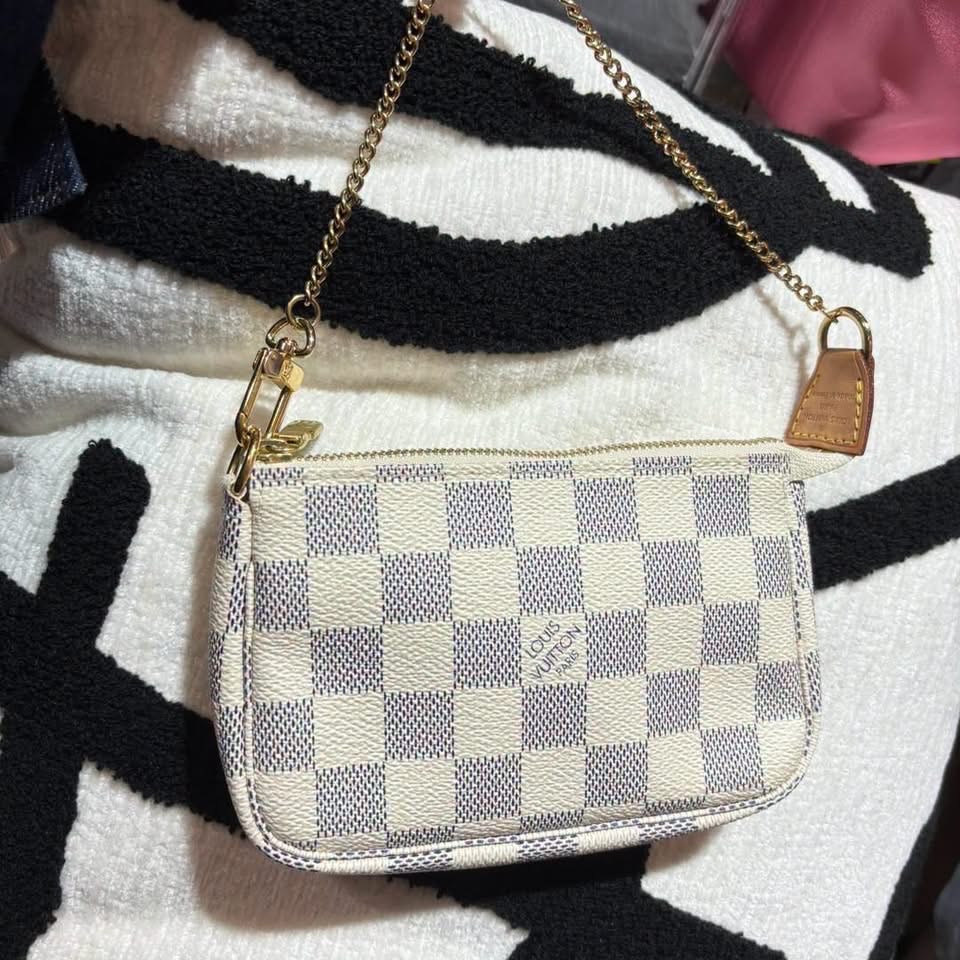 Lv mini pochette azur 100%Authentic, 98%new