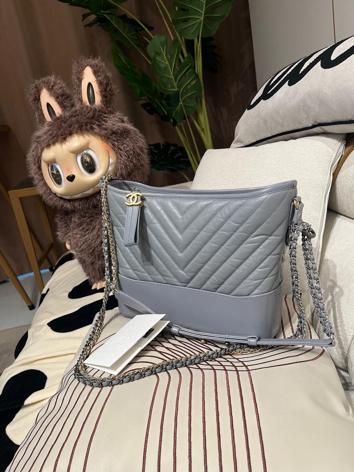 chanel Gabrielle medium Hobo 灰色V紋牛皮A93824 100%Authentic, 98%new ✅專門店收據✅29卡✅塵袋✅盒 