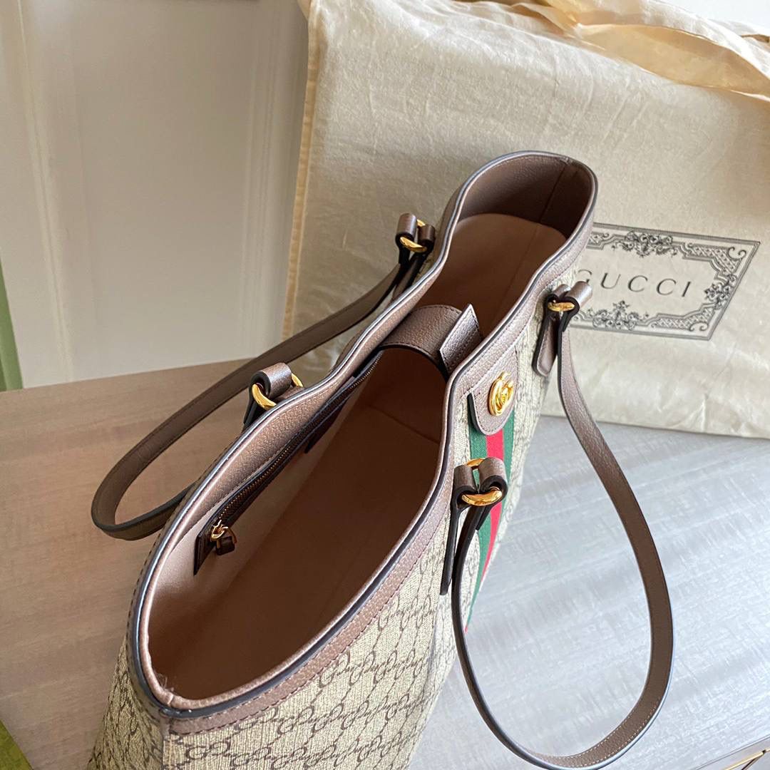 👜Ophidia系列融合了两个最具标志性的经典品牌元素：G631685:38/28/14cm！GG图案和条纹织带，且每一季均以全新造型和材质推陈出新。这款中号手提包新品采用了实用的全新造型并融入辨识度极高的设计元素，饰以织纹皮革滚边，顶端点缀双G配件。 附带️全套最新绿色系列环保包装，也可再另外多购买可循环使用帆布购物袋！‼️🤟🏻