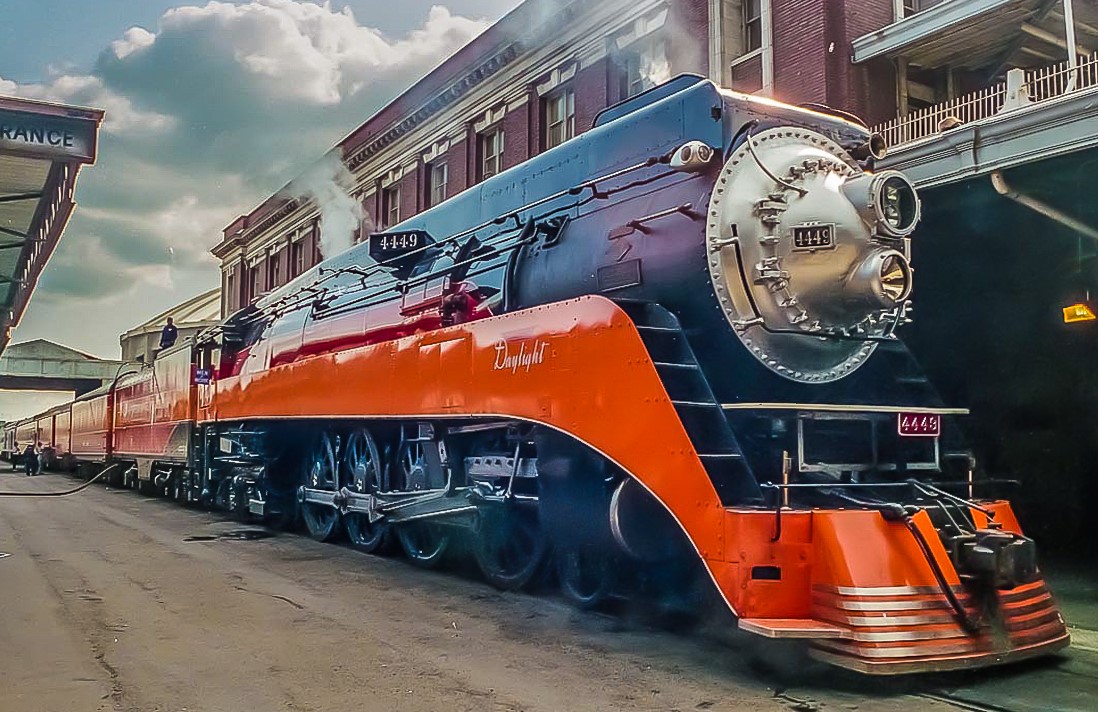 BROADWAY Southern Pacific GS-4 #4444 In-Service Post War Daylight, Paragon4 Sound/DC/DCC Smoke