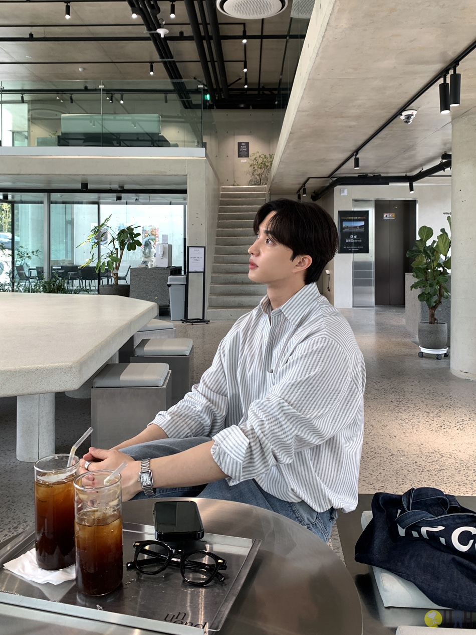 【100%保證韓國直送】韓國品牌原創系列 經典城市細條紋寬鬆棉質襯衫 👕 [1 color] RL114823