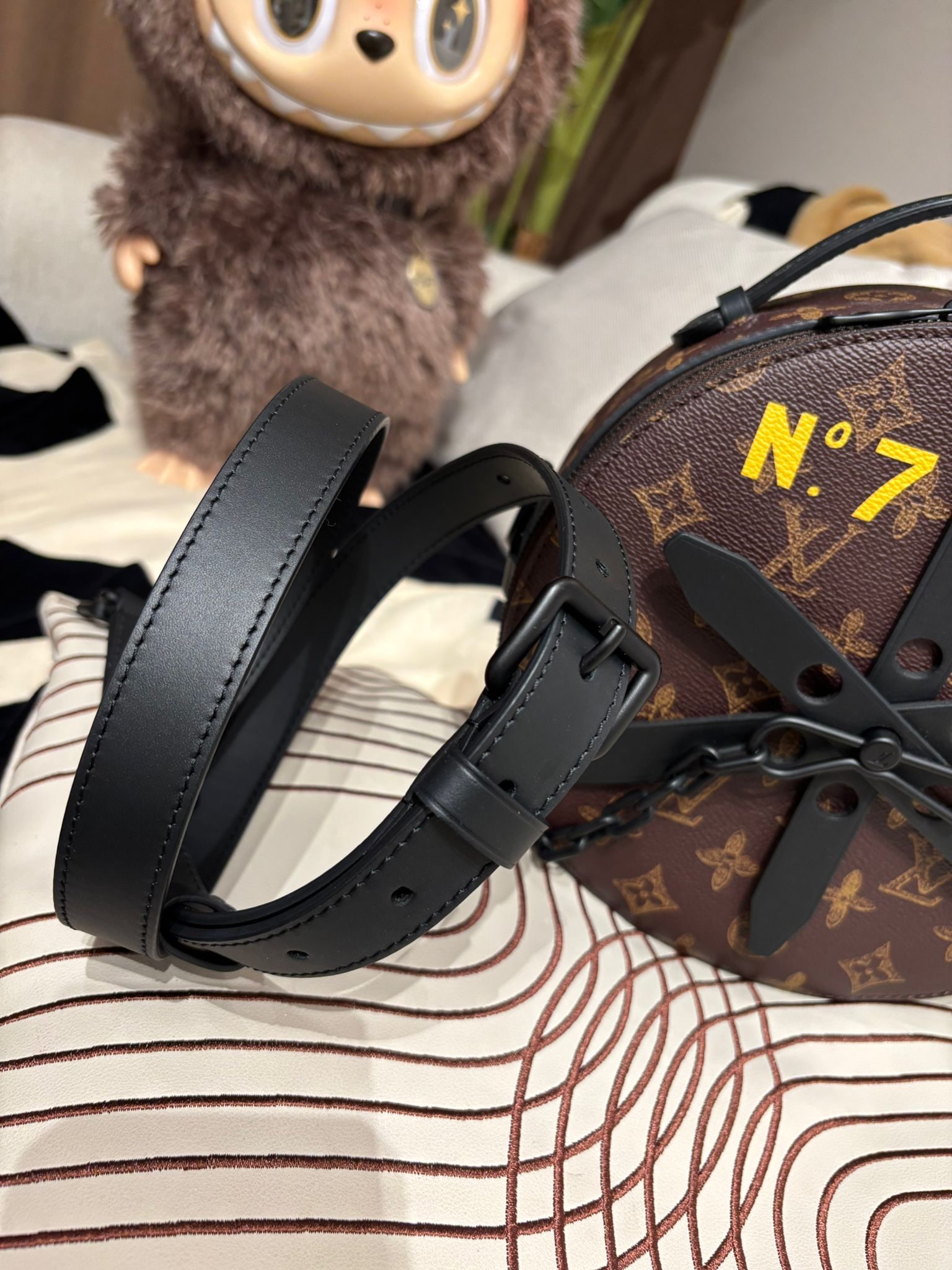 Lv wheel box bag limited edition M59706 trunk 100%Authentic, 99%New ✅Dust bag✅Box