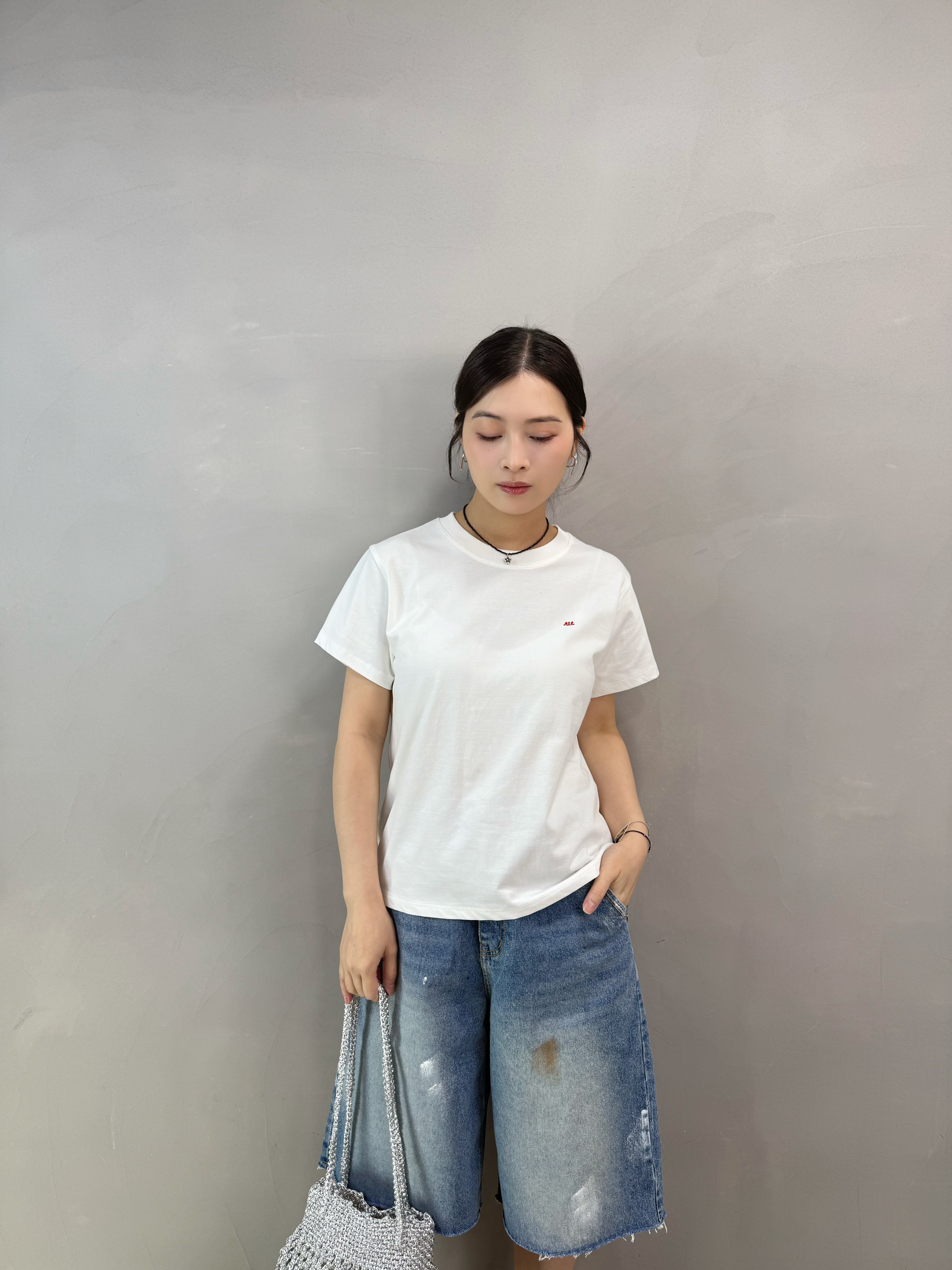 U69 細刺繡字Tee