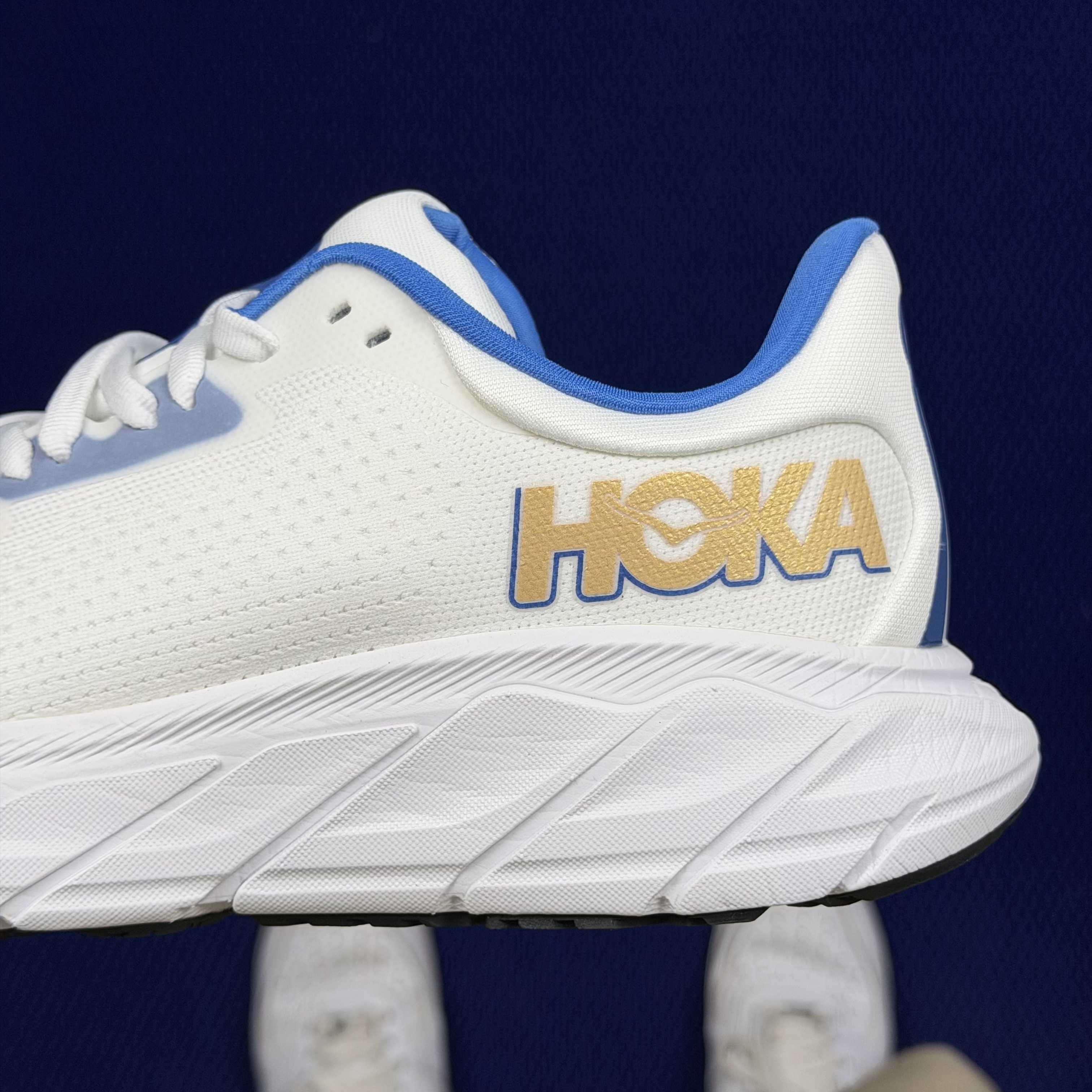Hoka One One Arahi 7