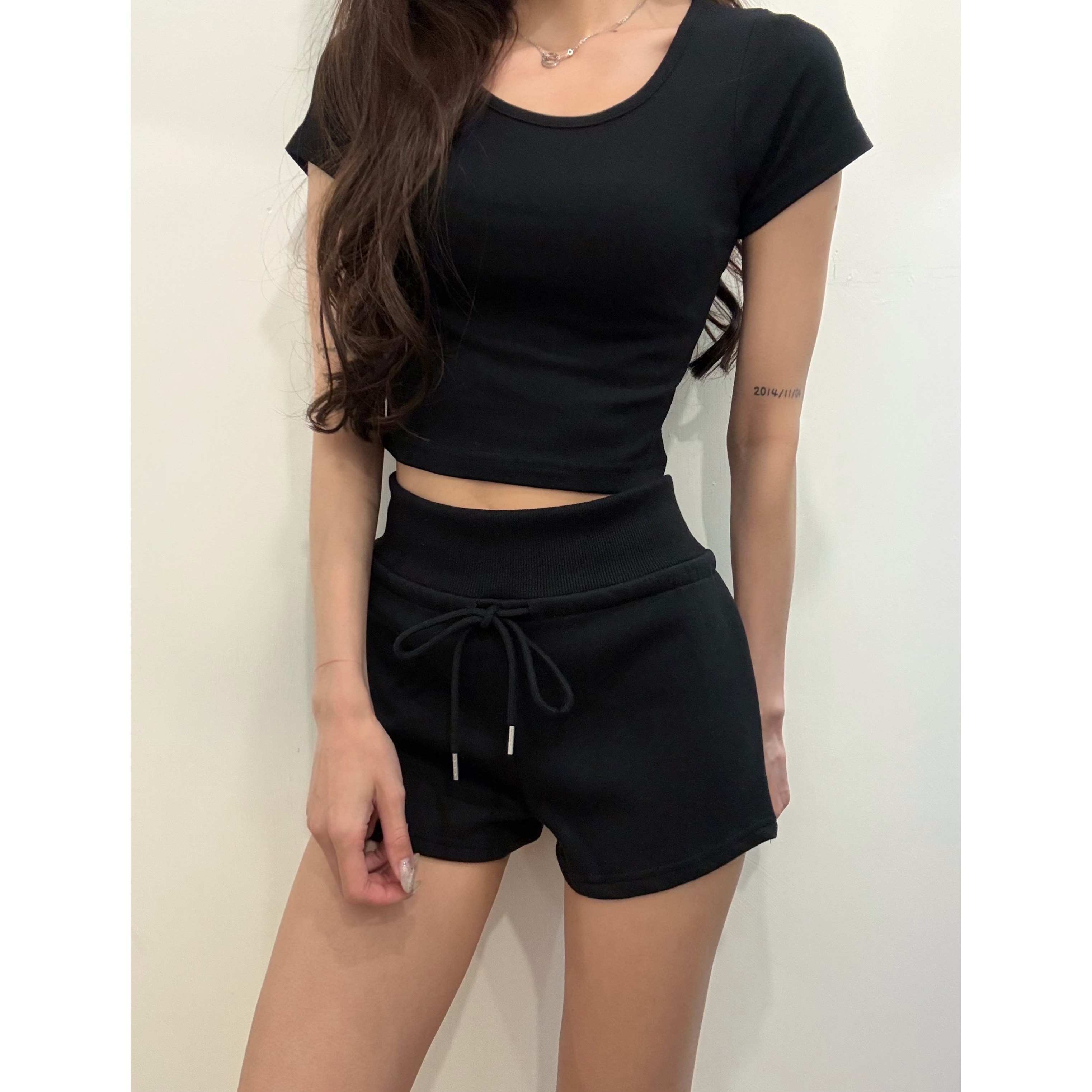 新品價4月10截單🤍《SCOOP NECK CROP》 2604A