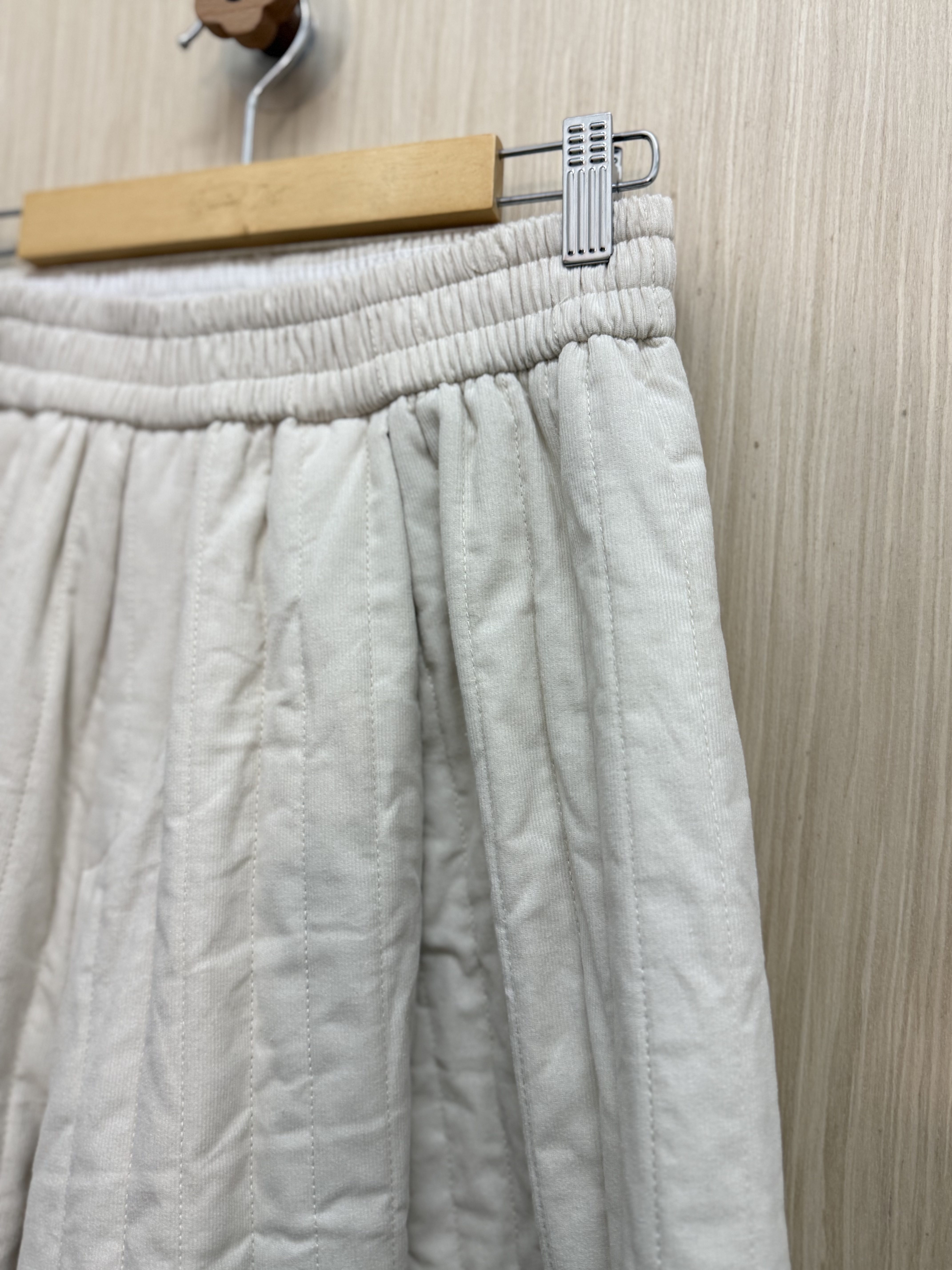 薄燈芯絨直紋裙褲