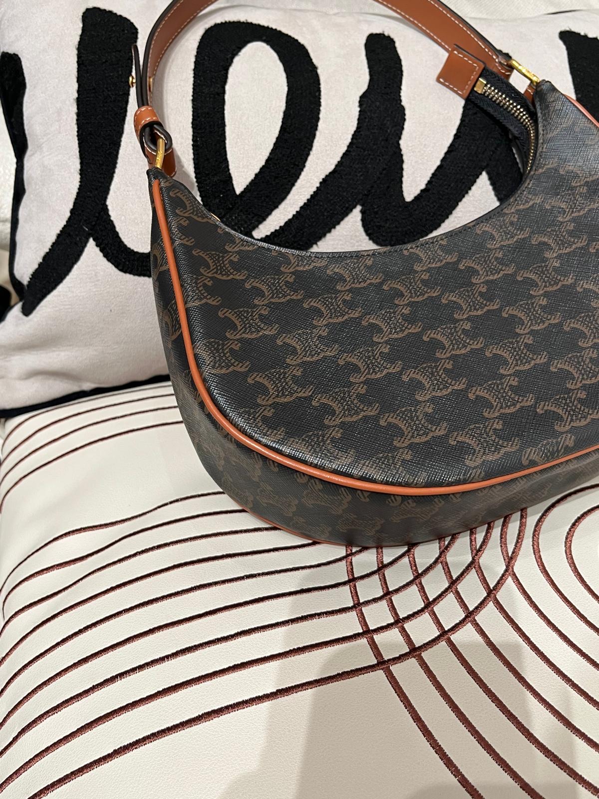 Celine Ava medium hobo 100%Authentic, 95%new