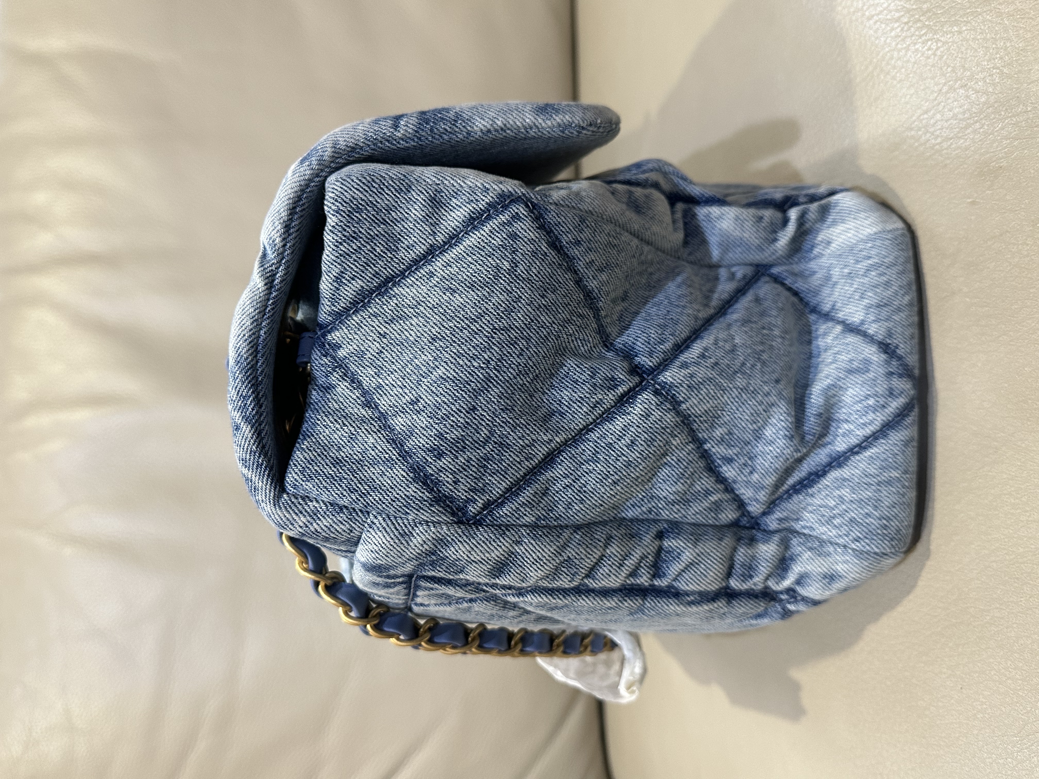 Pre-Owned  Chanel Light Blue Denim Hobo Bag / Product Code: 26040519