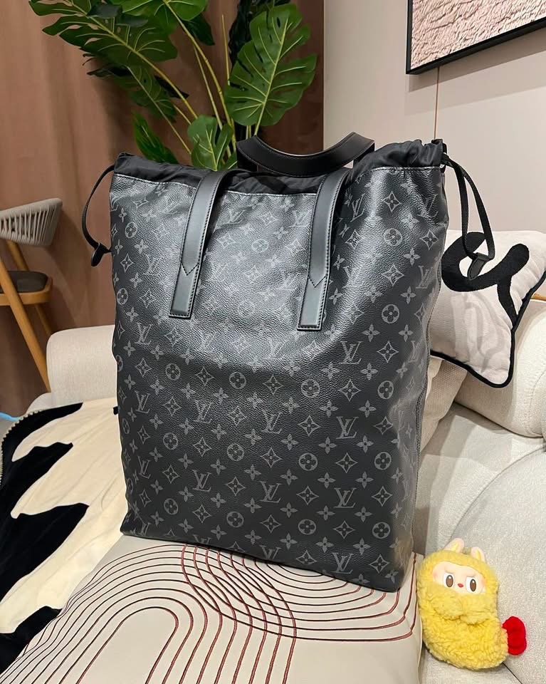 未使用品 Lv Cabas Light Tote Bag M44228 100%Authentic, Unused 未使用品 ✅NFC ✅Pouch✅Dust bag