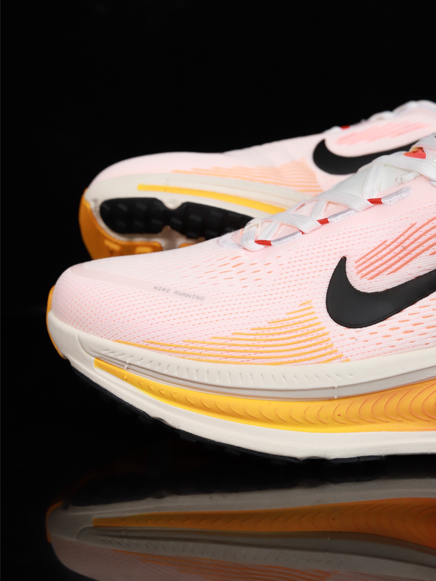 Nike Vomero 18 HM6804-100