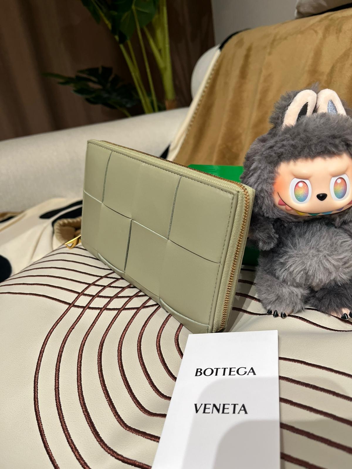 未使用品 Bottega Veneta BV Maxi Long Wallet 長銀包  100%Authentic, 未使用品 ✅booklet ✅dust bag ✅box
