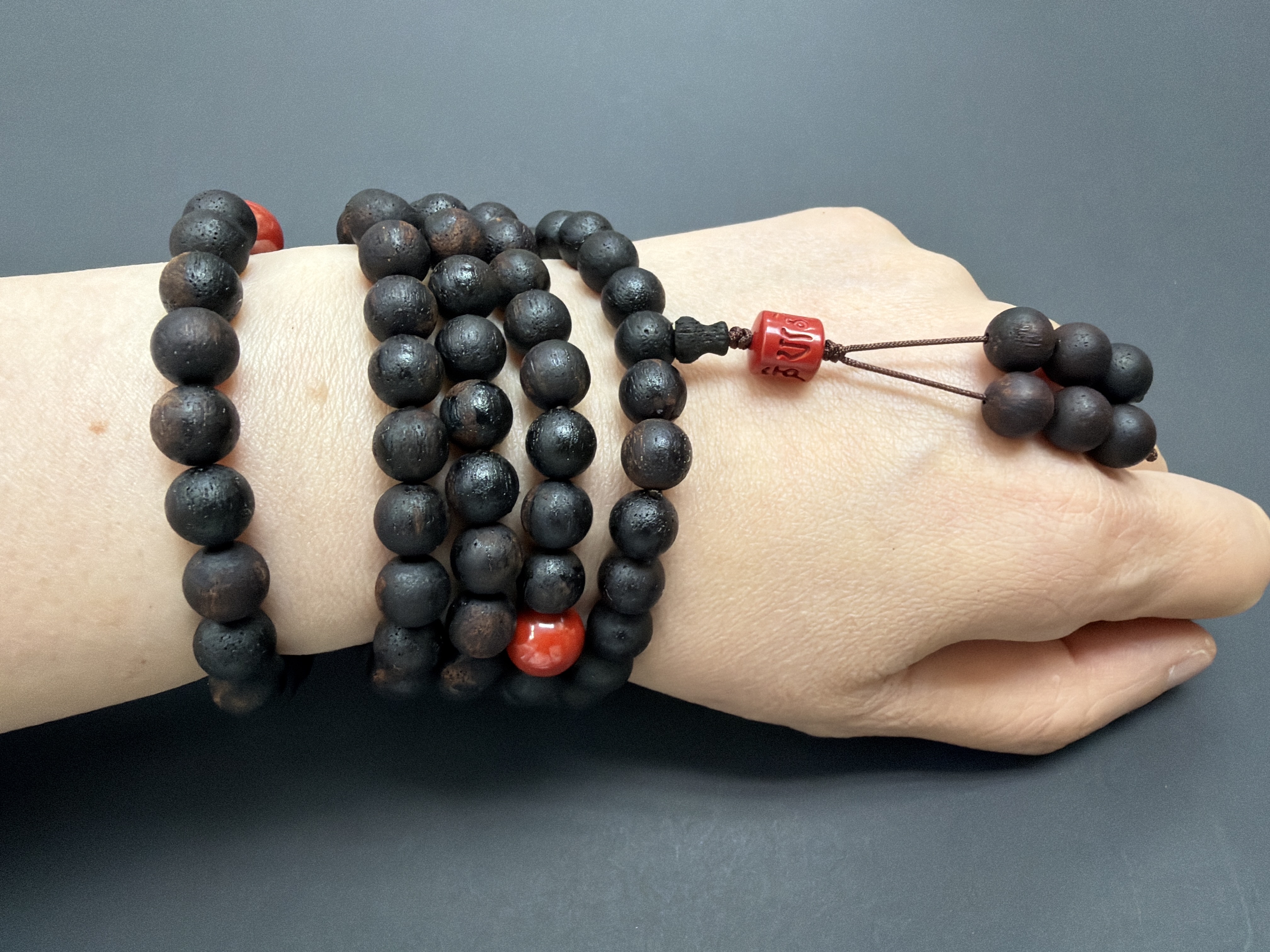 8mm 108粒降真香念珠 配六字大明咒硃砂