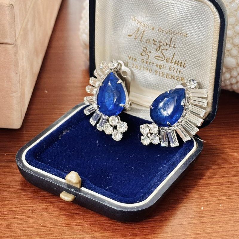 Vintage Czechoslovakian C.a.1950s Blue Glass and Rhinestone Sparkling Clip Earrings (MW267)