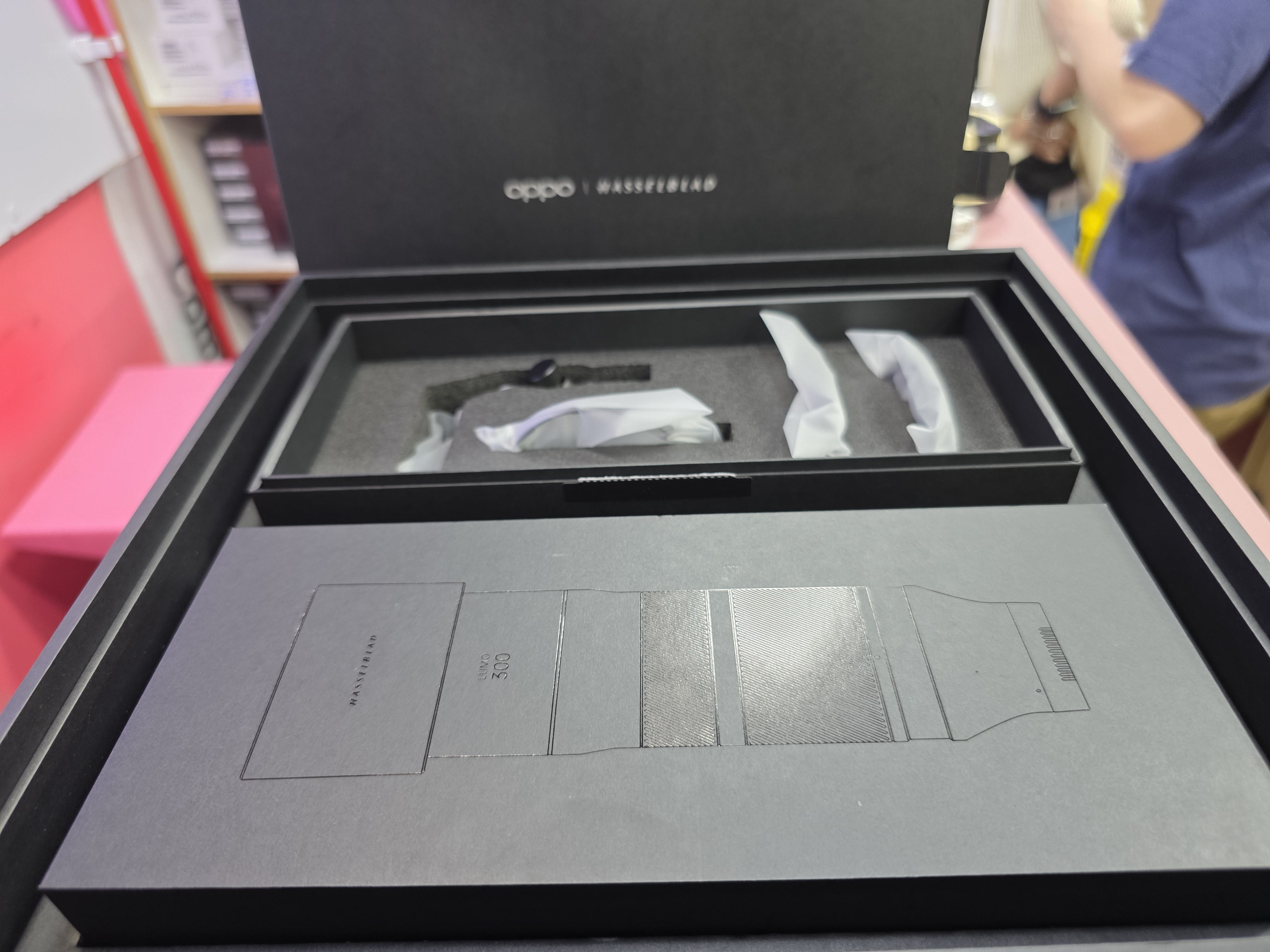 OPPO FIND X9 ULTRA HASSELBLAD EARTH EXPLORER KIT
