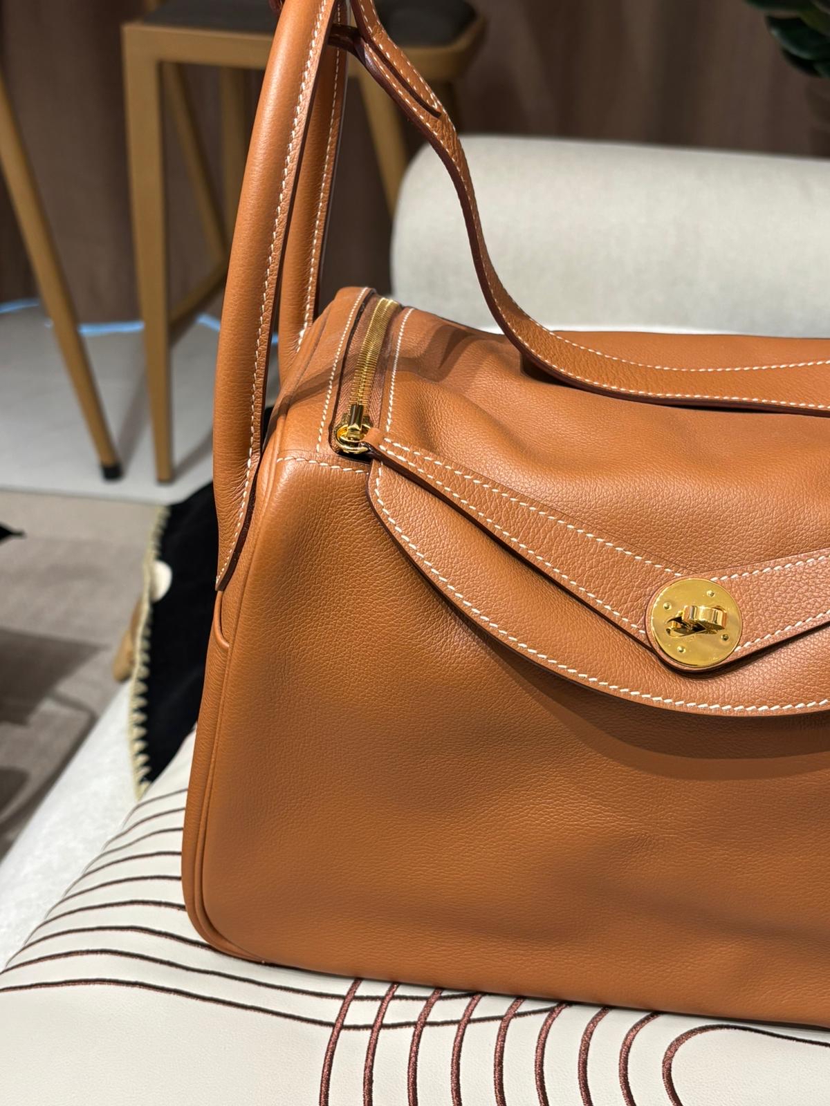 Hermes Lindy 30,STAMP D ,金金 W ercolor 牛皮 100%Authentic ,99%New ✅塵袋✅rain coat ✅box