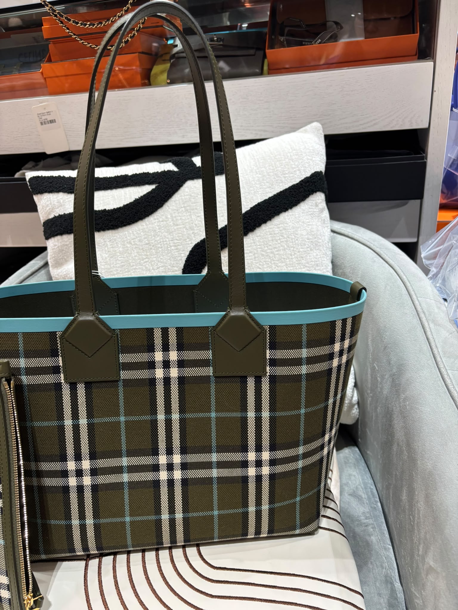 Burberry London Tote Bag Small 100%Authentic, 99%New ✅Dust bag