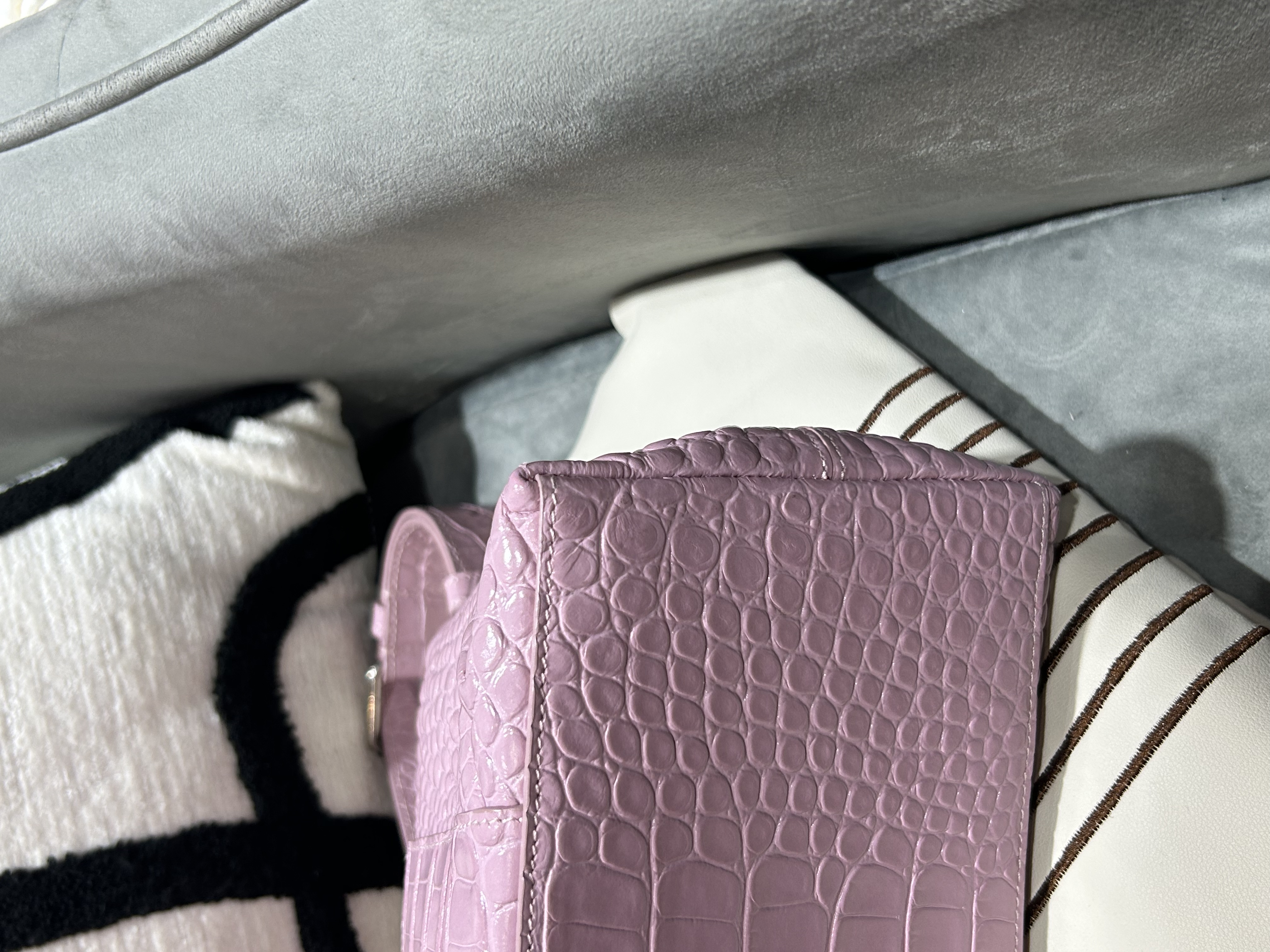 BALENCIAGA downtown Crocodile Embossed Calfskin Shoulder Bag 671354鱷魚紋壓紋牛皮肩背包 100%Authentic, 93%New ✅Dust bag